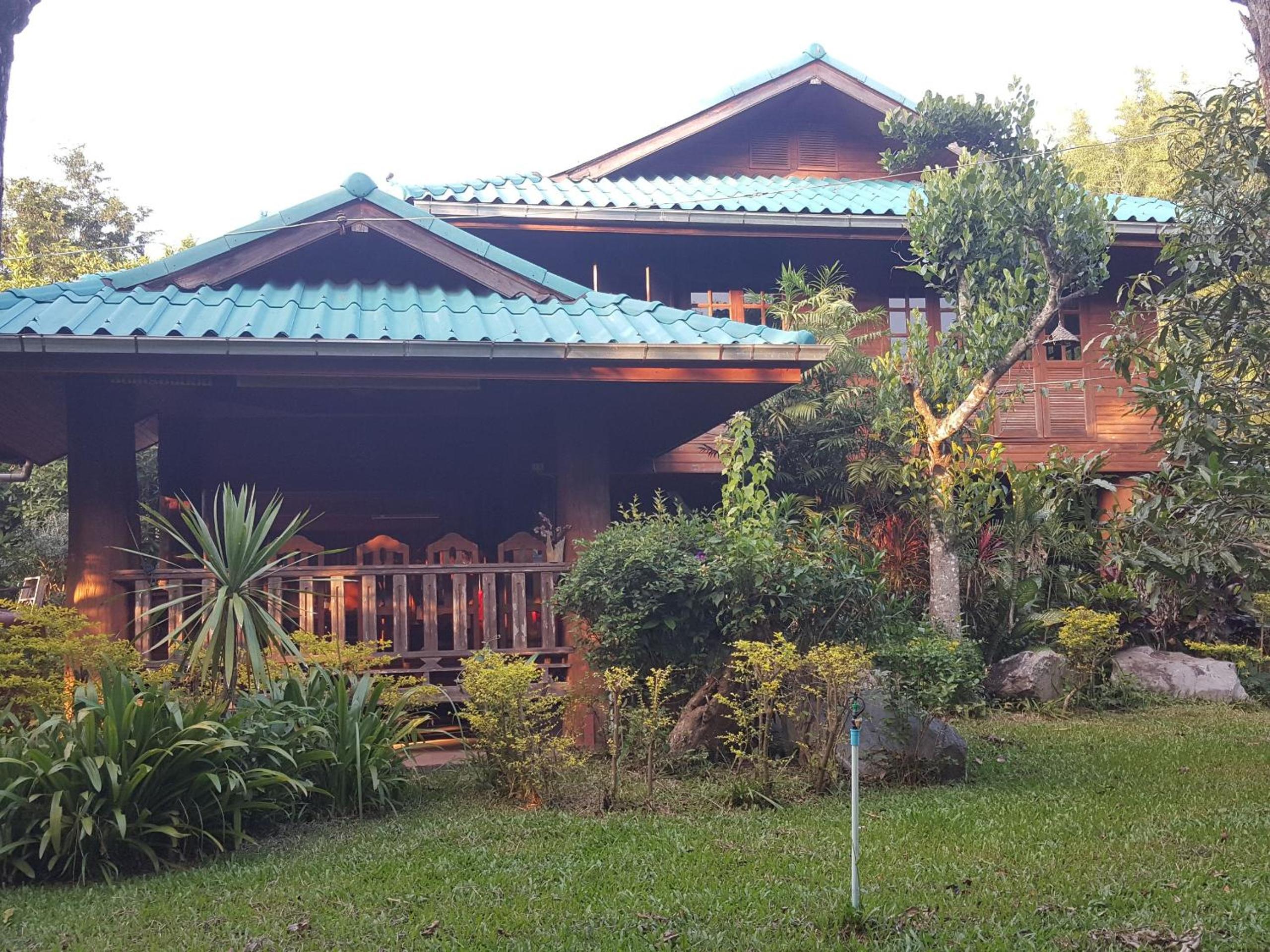 Three-Bedroom House photo 2