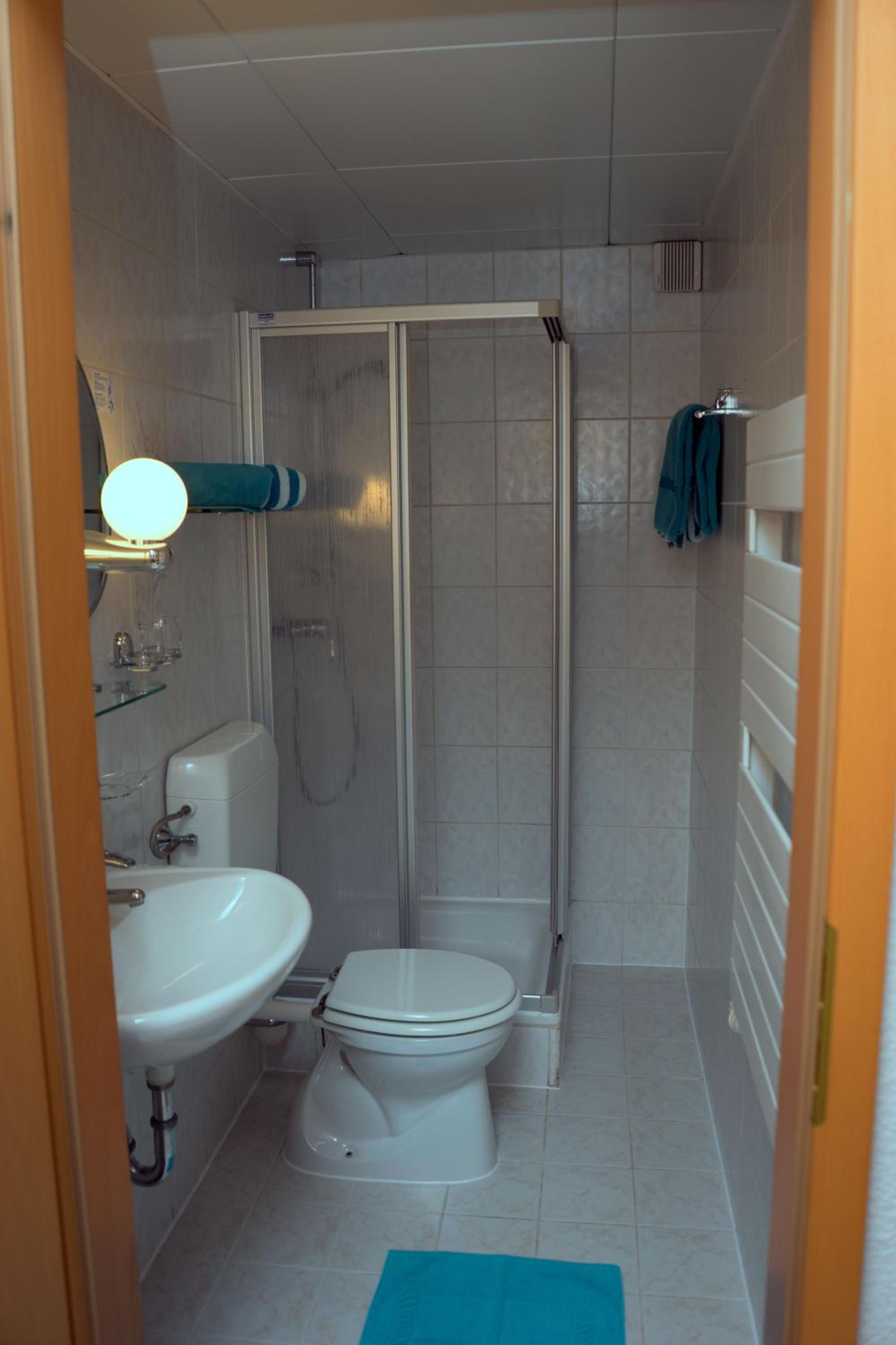 Double Room with Private Bathroom - Photo 5
