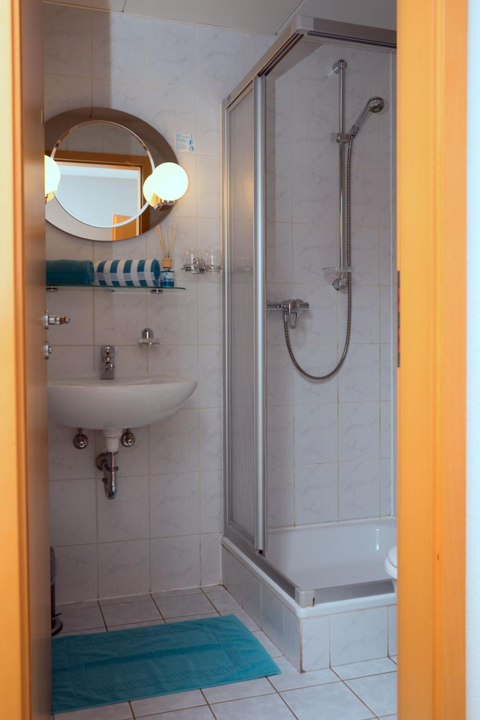 Double Room with Private Bathroom - Photo 4