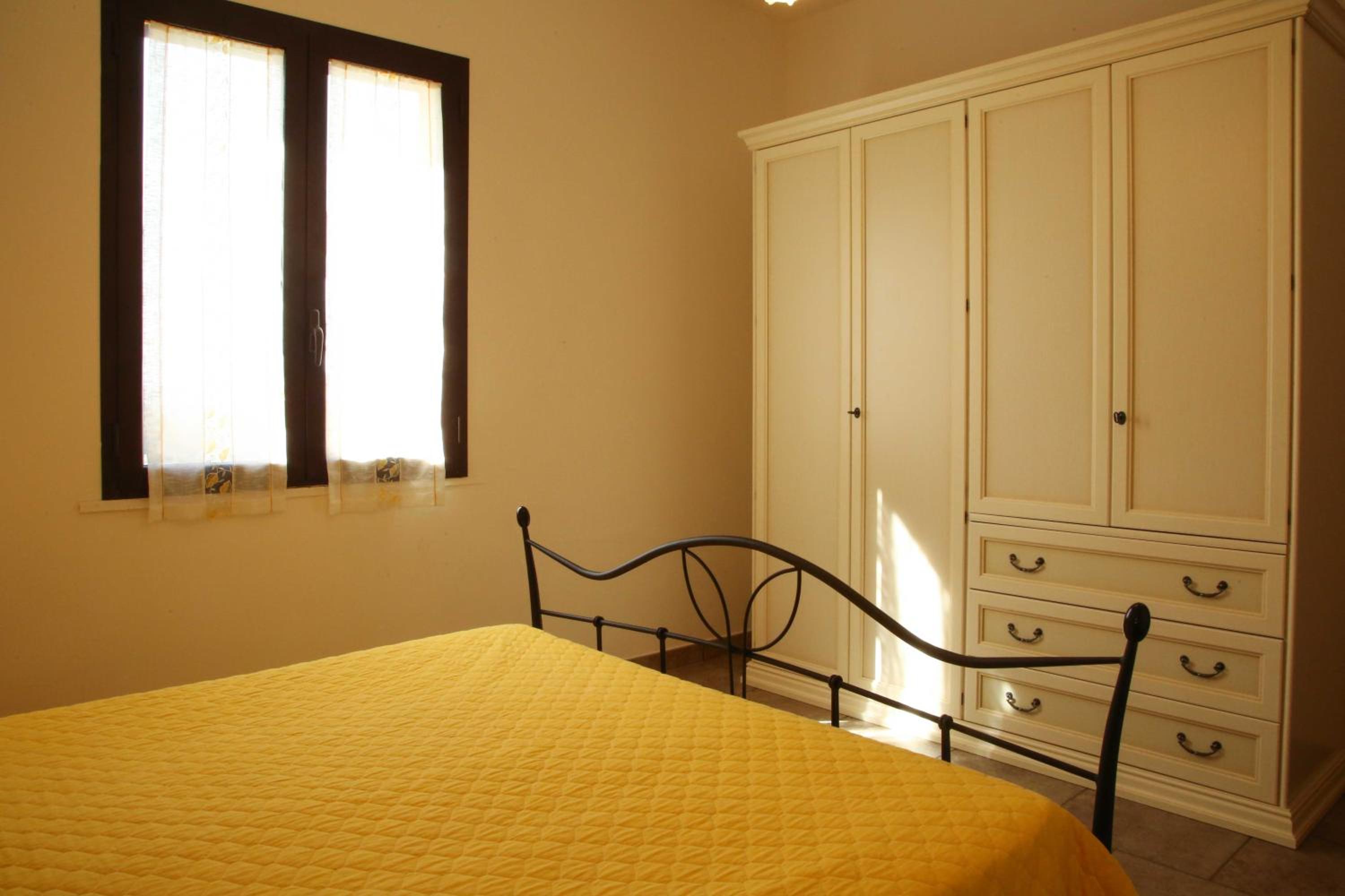 One-Bedroom Apartment with Sea View photo 2