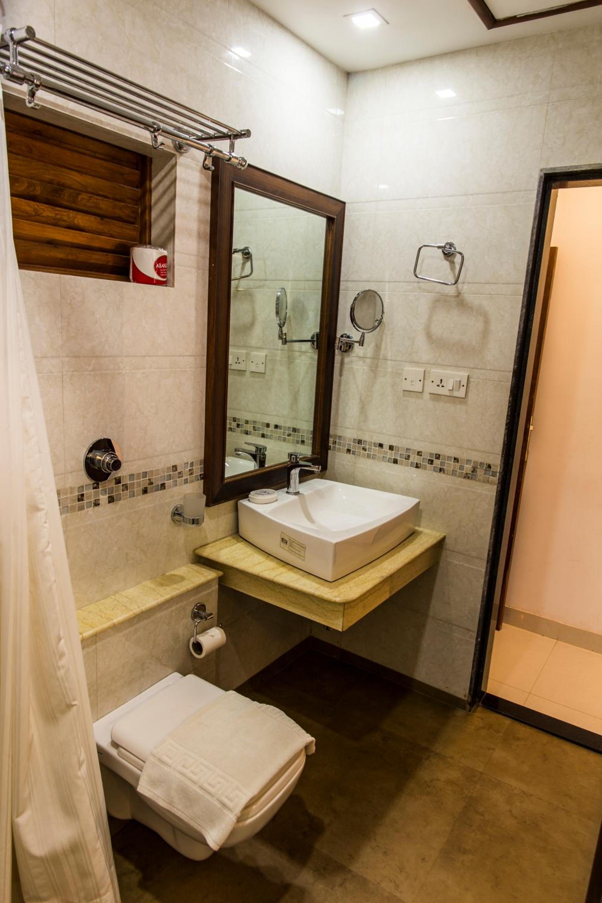 Deluxe Room - Photo 9