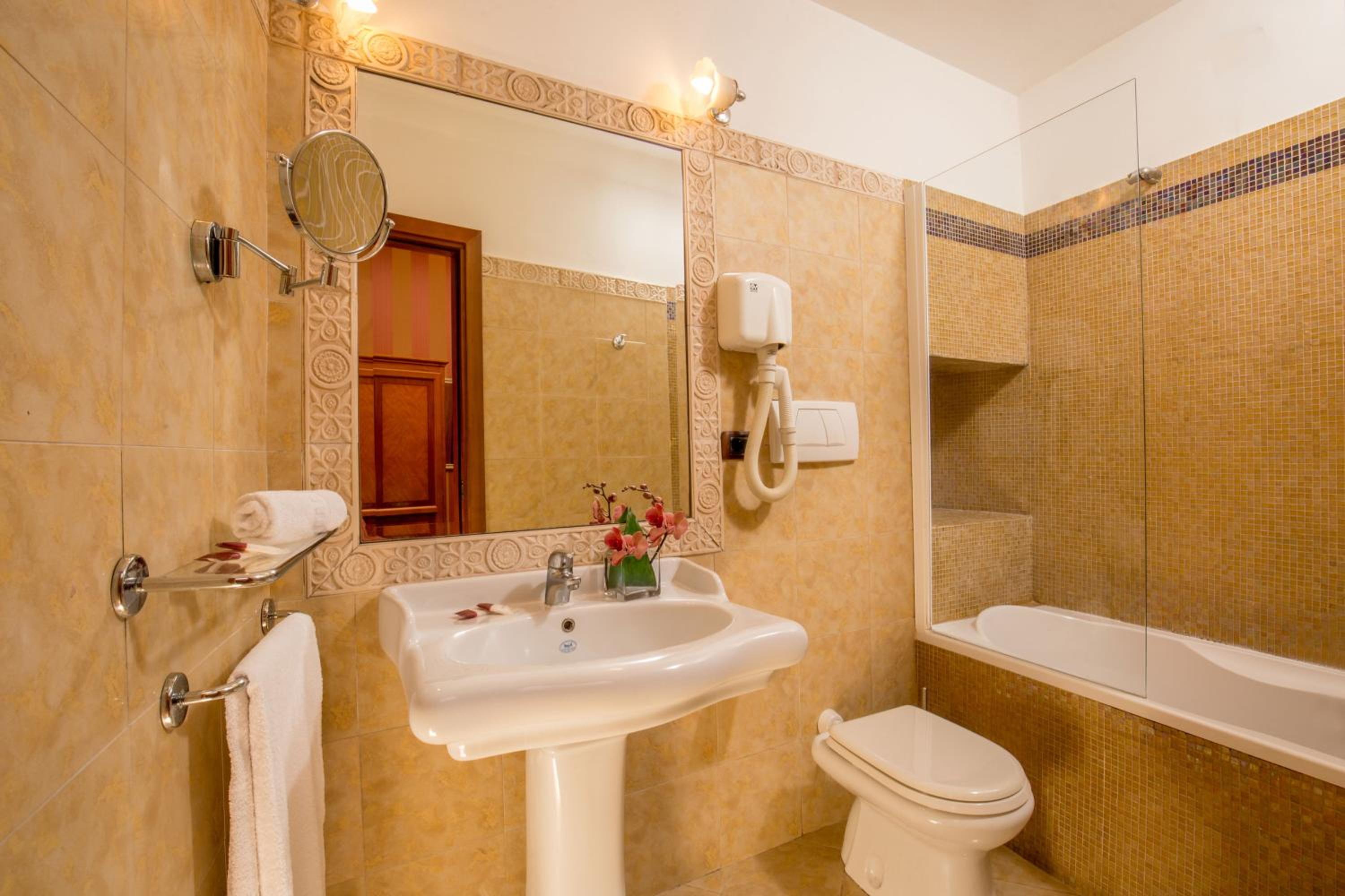 Double or Twin Room photo 2