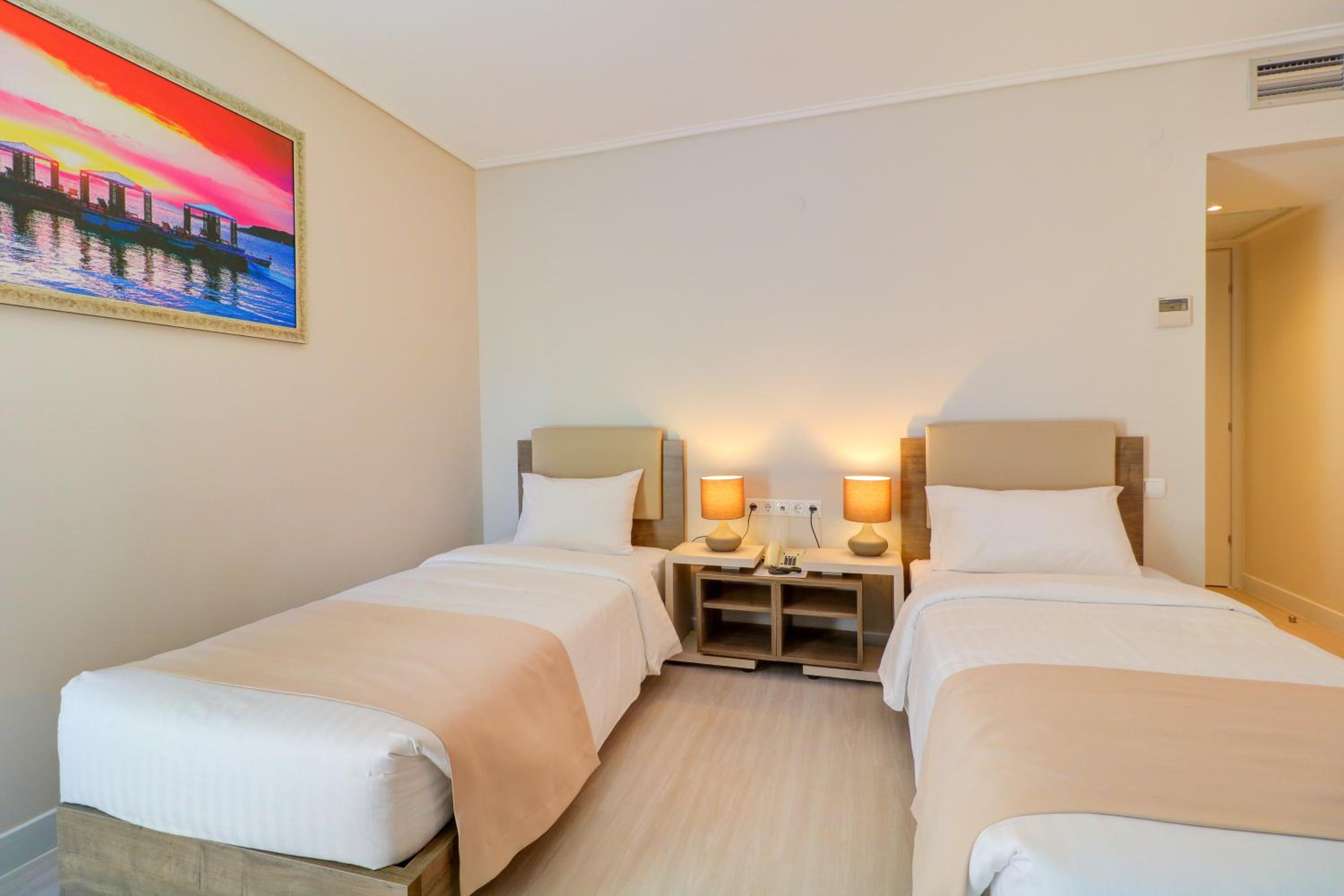 Standard Twin Room with City View