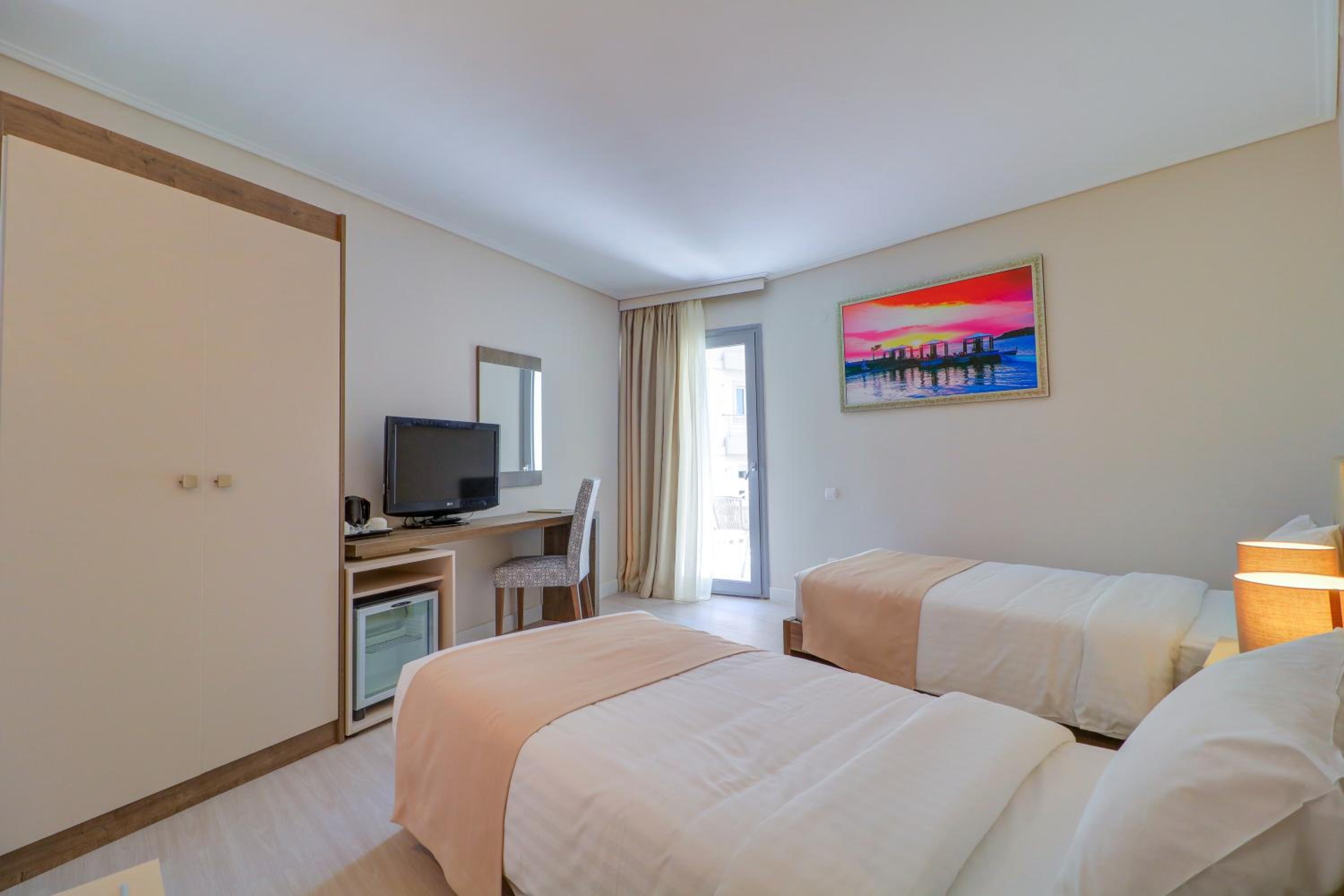 Standard Twin Room with City View photo 3