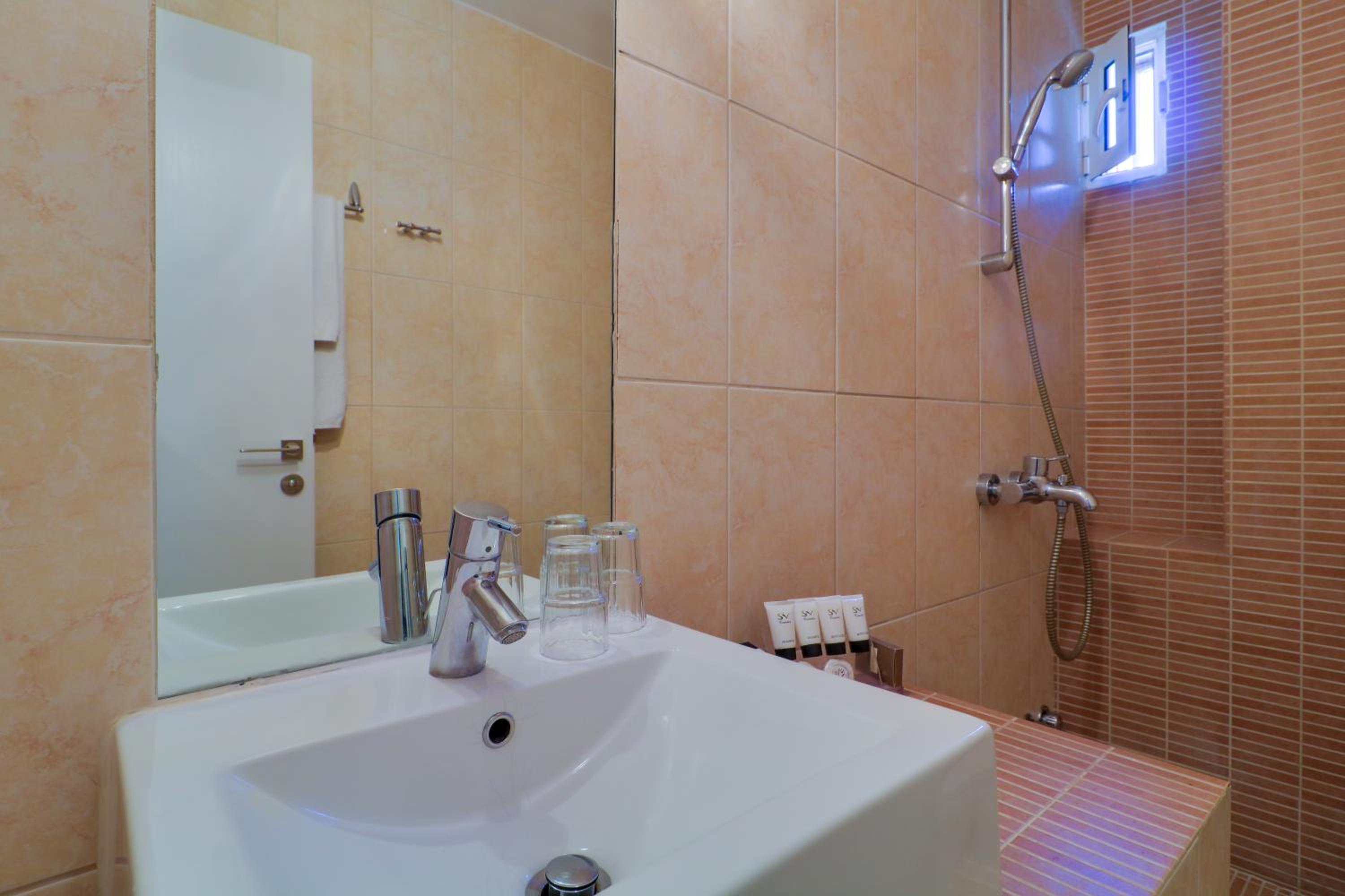 Two-Bedroom Family Suite with City View photo 2
