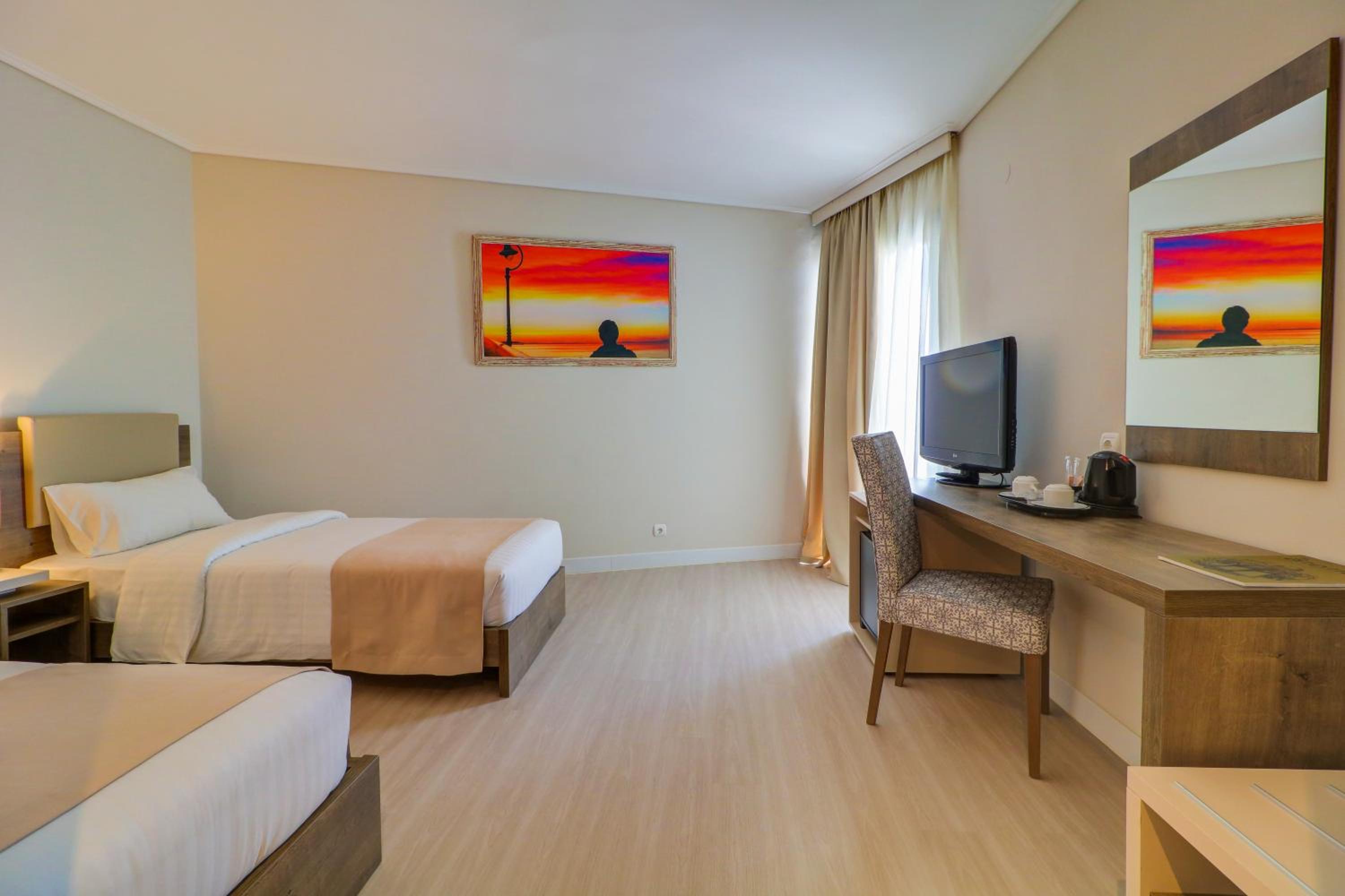 Two-Bedroom Family Suite with City View photo 3