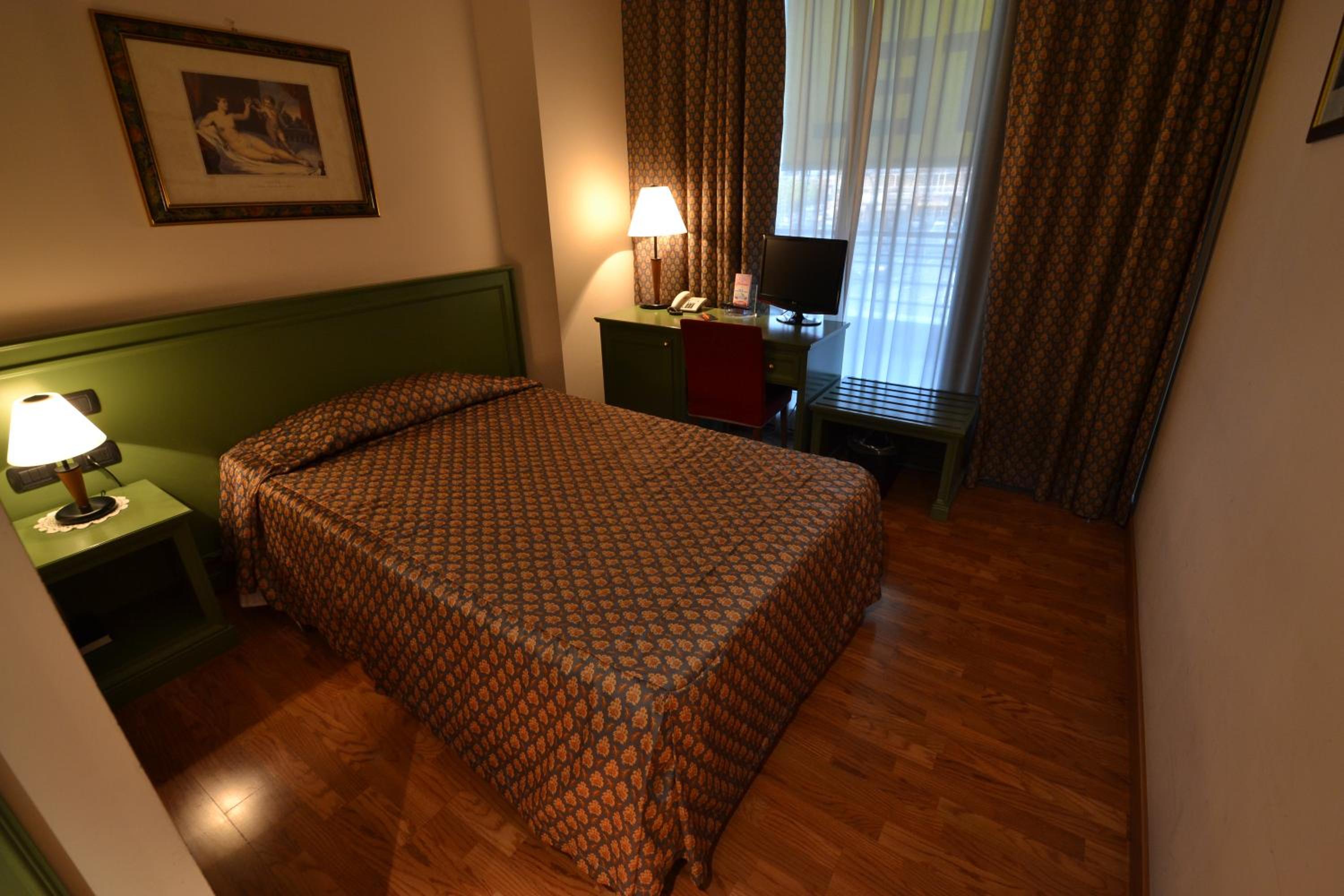Single Room photo 2