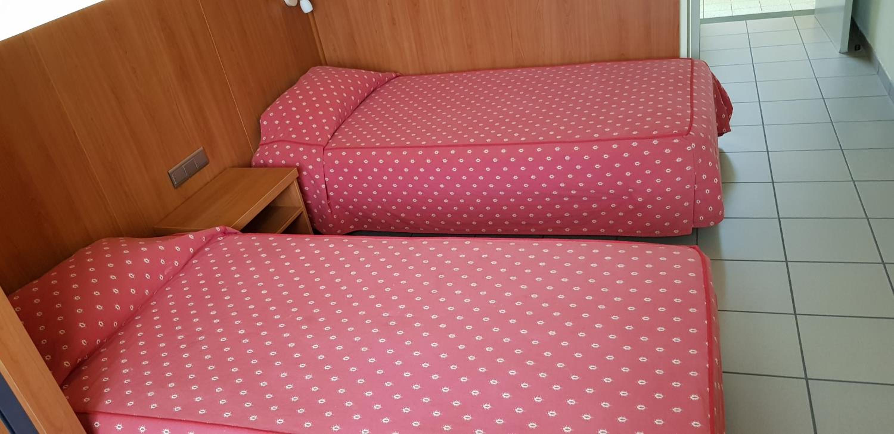 Twin Room - Photo 4