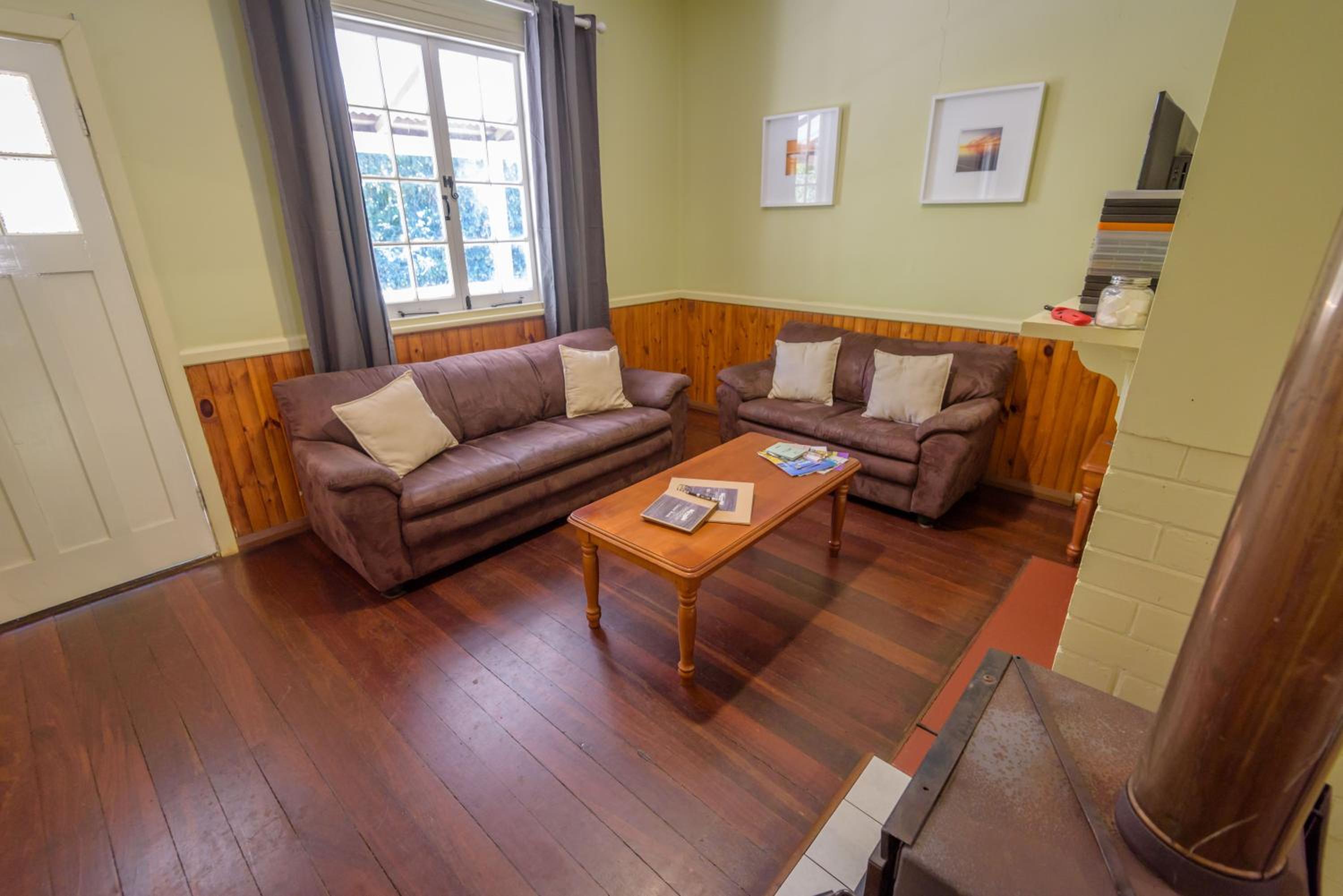 Three-Bedroom House photo 3