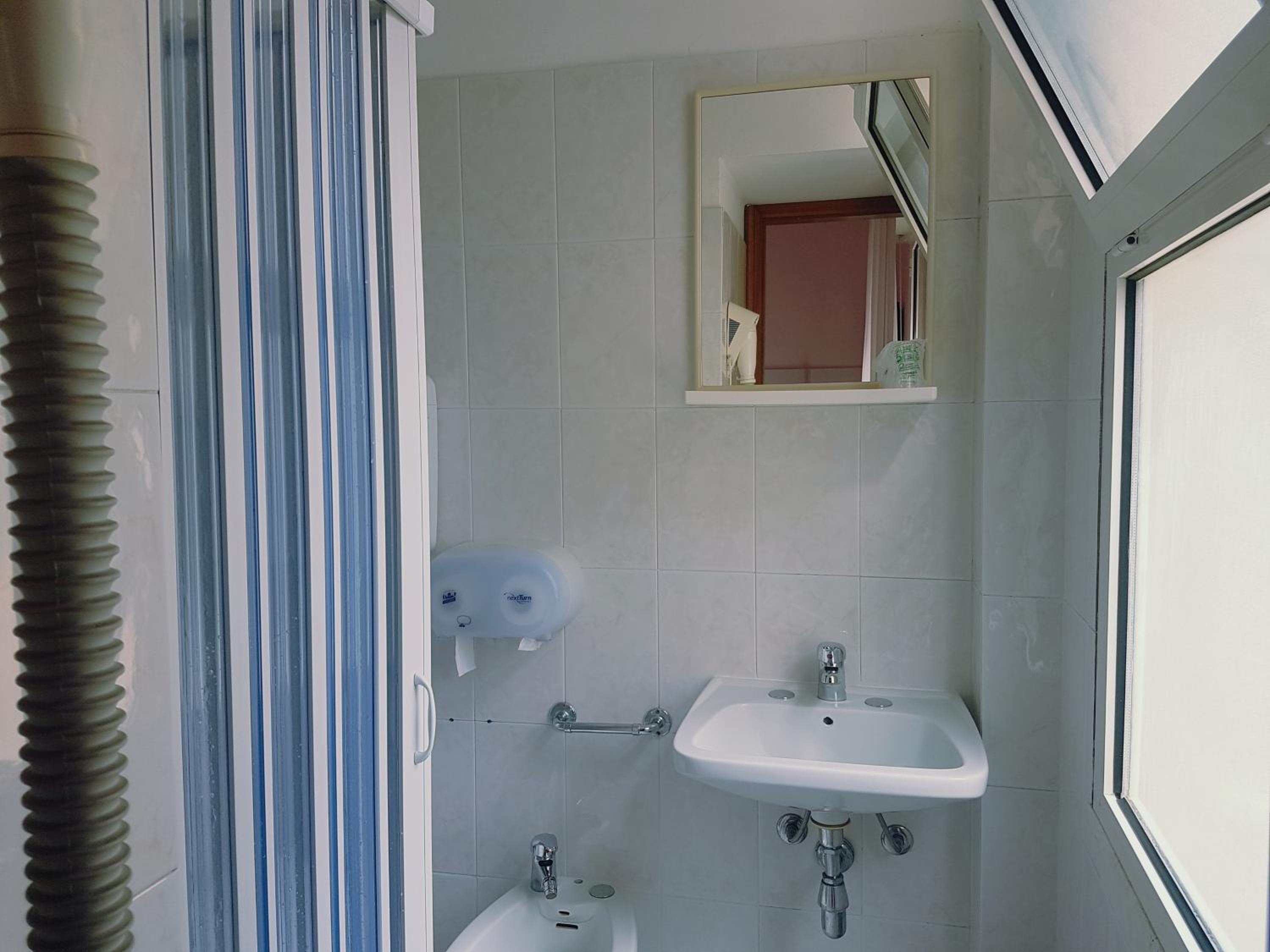 Large Single Room photo 3