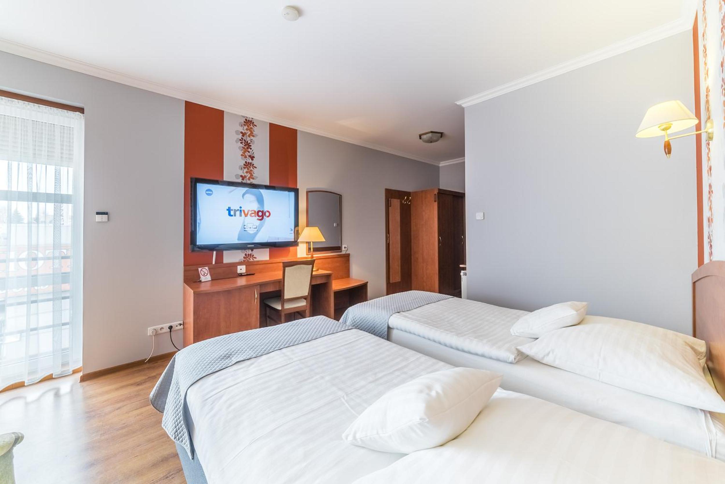 Large Twin Room - Photo 5