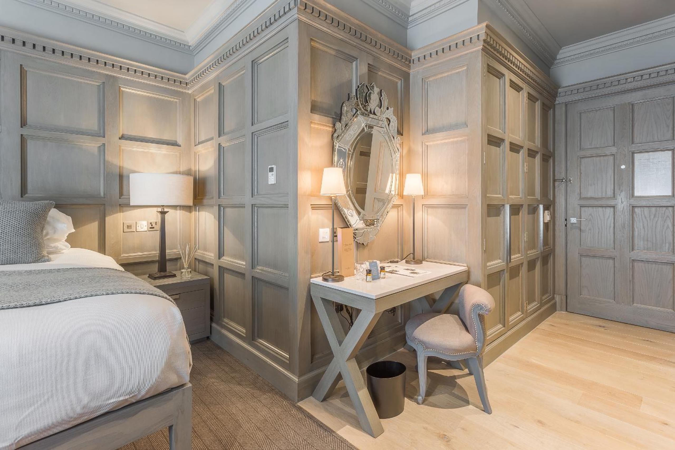 Director Double Room thumbnail 5