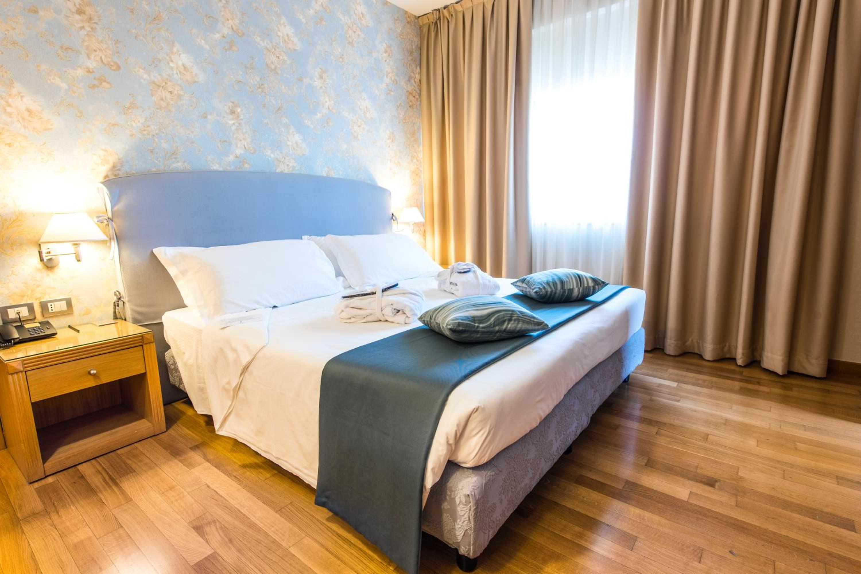 Superior Double Room (1 Adult) - Photo 11
