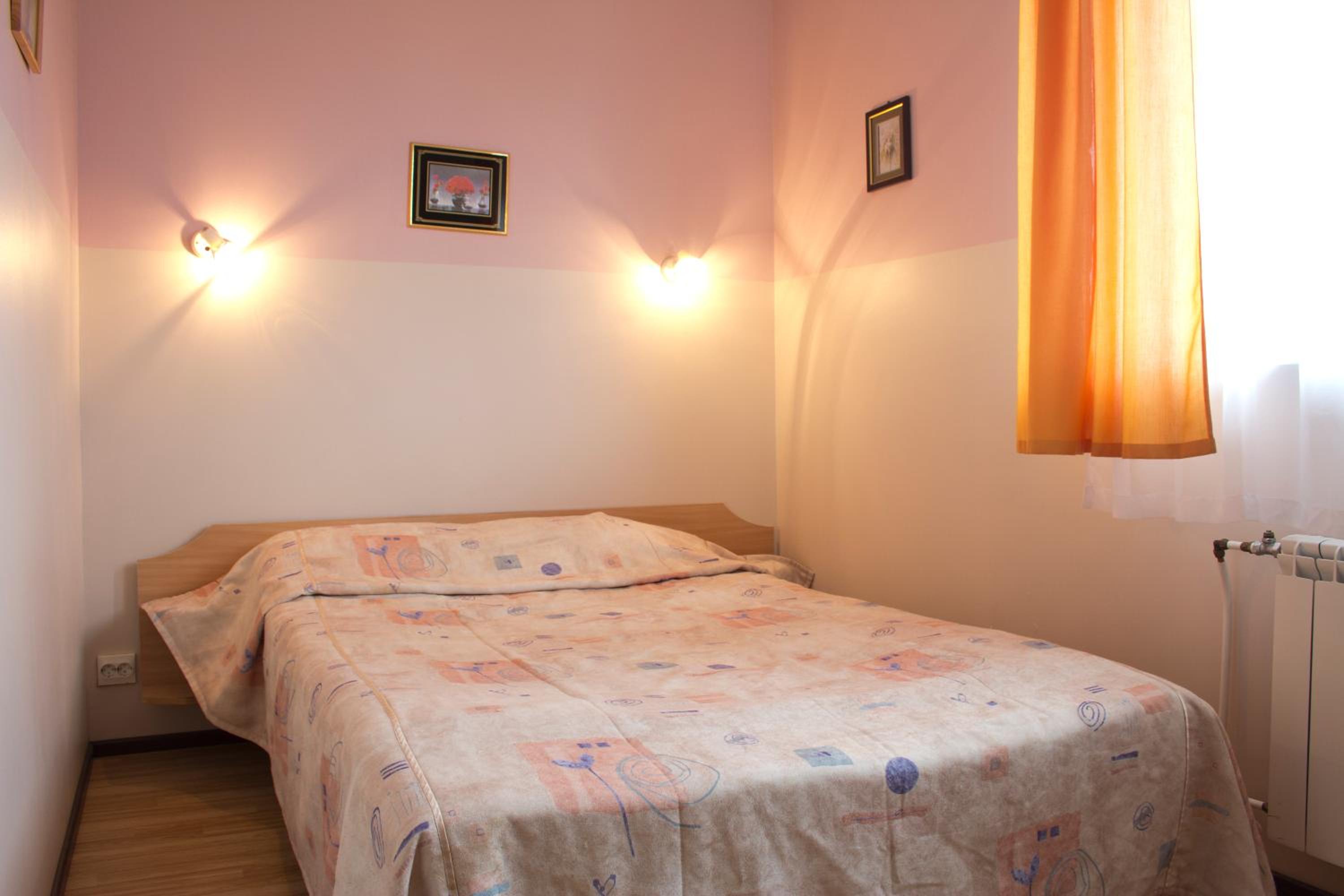 Double Room - Photo 6