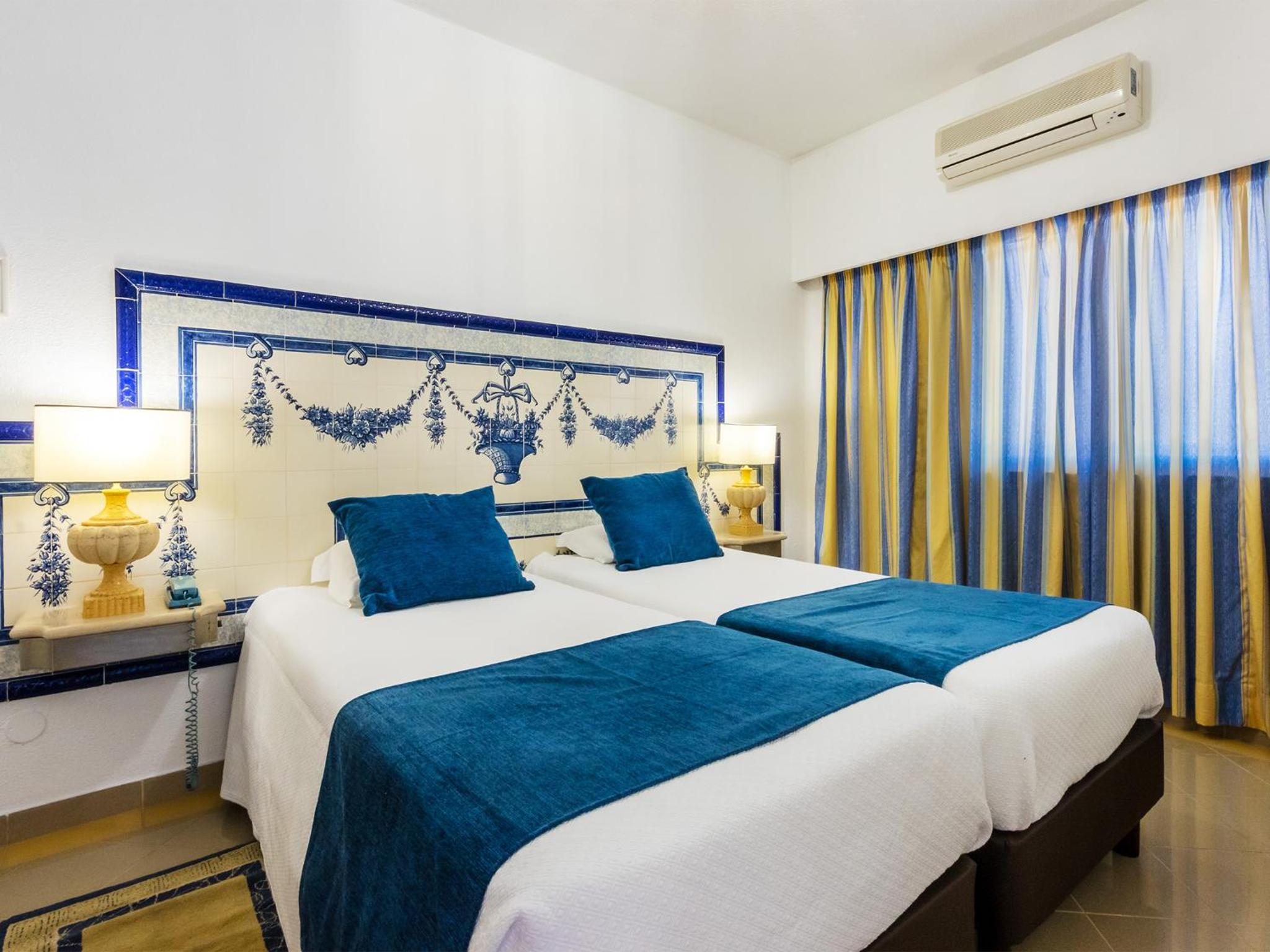 One-Bedroom Apartment with Pool View photo 2