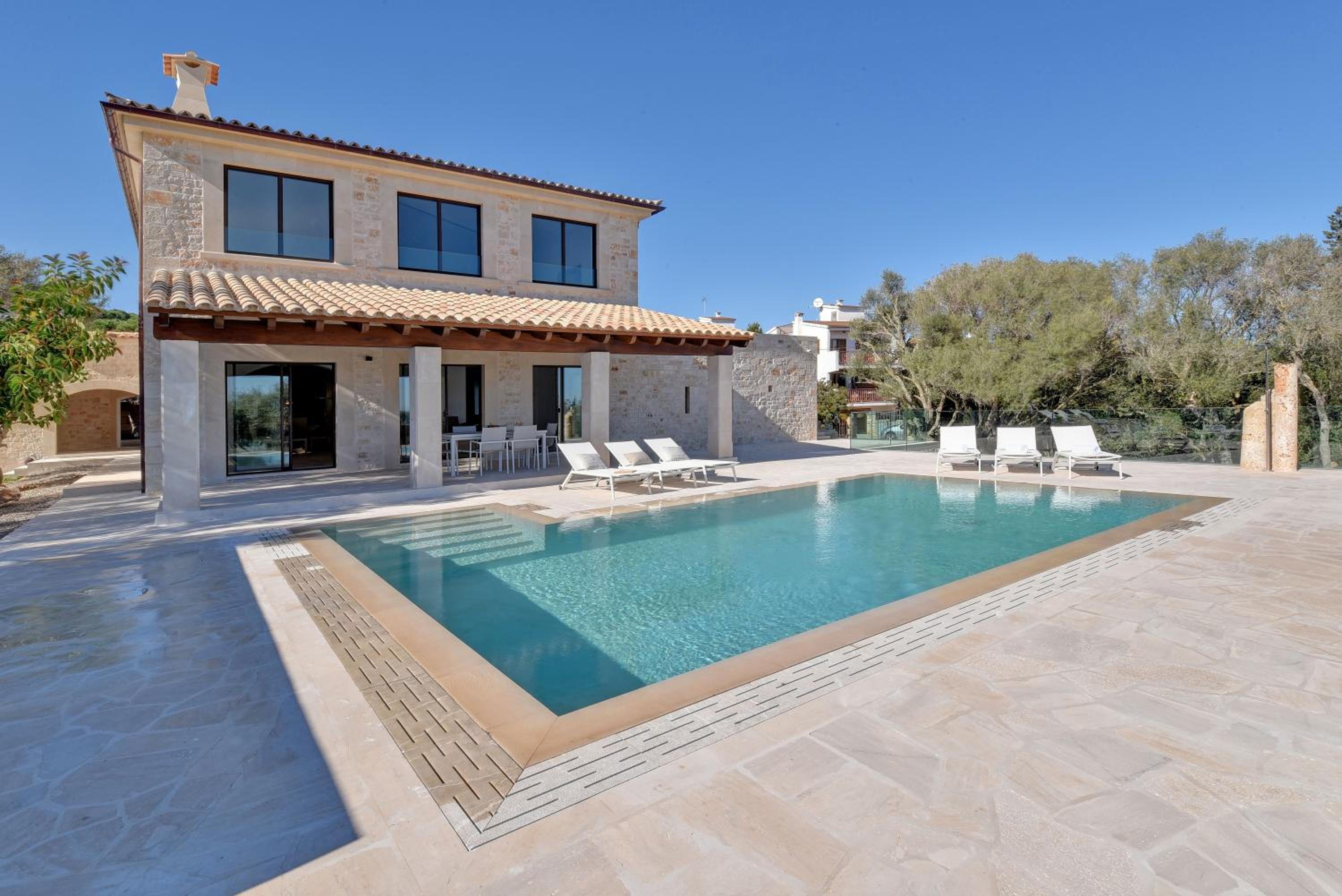 Three-Bedroom Villa photo 2