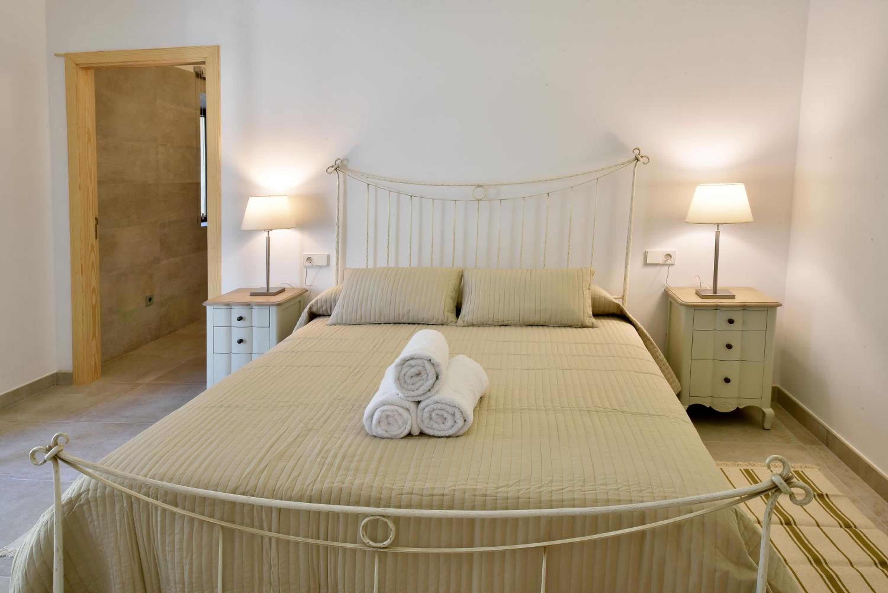 Three-Bedroom Villa photo 2