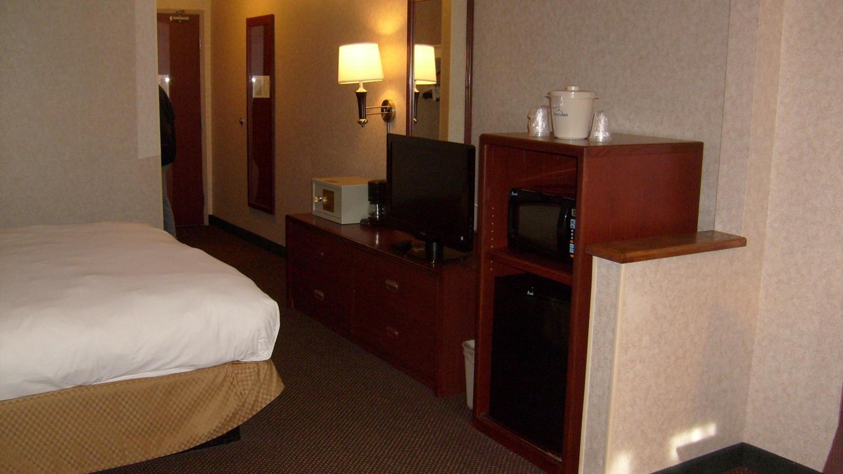 Executive King Studio Suite - Non-Smoking - Photo 1
