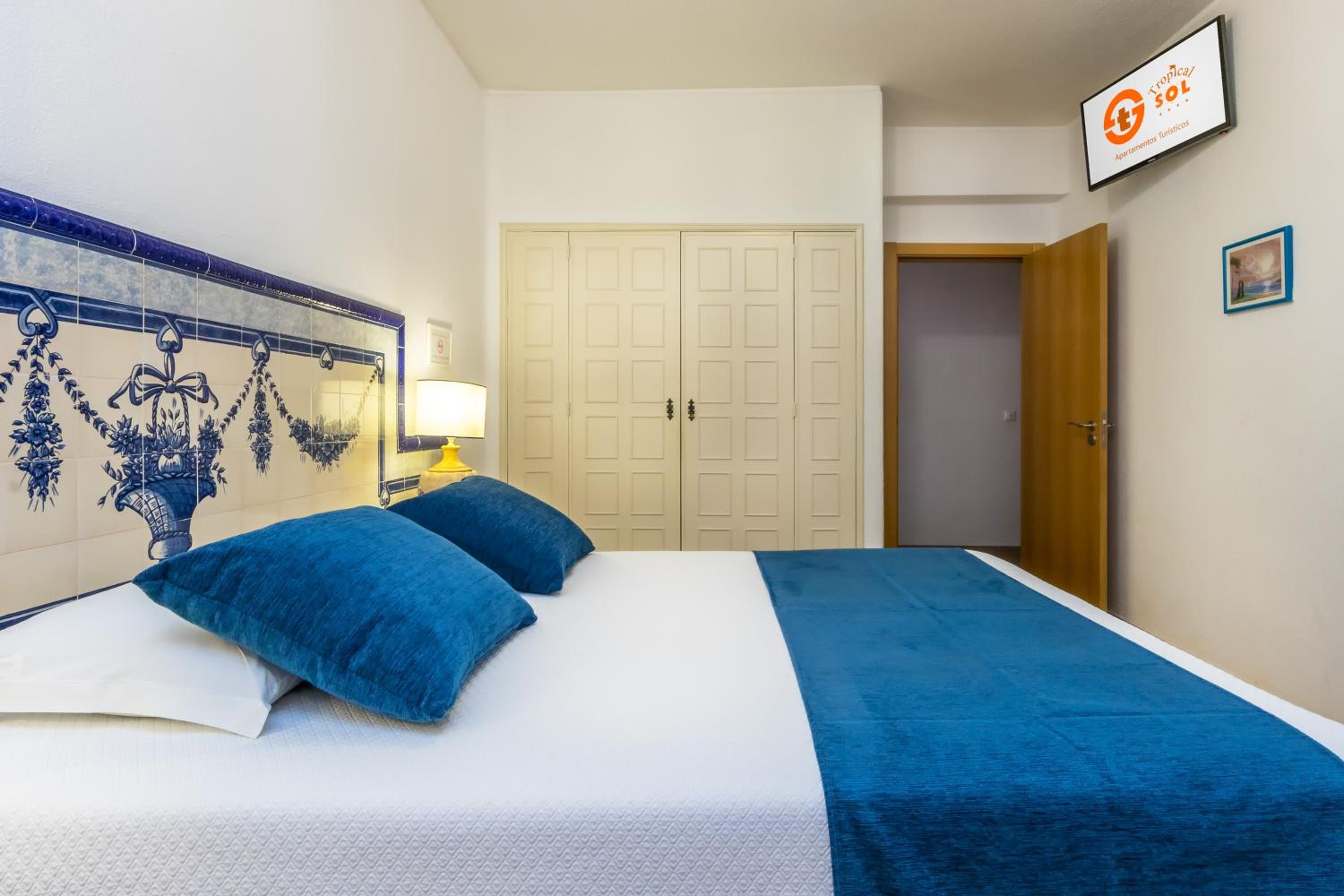 Two-Bedroom Apartment with Pool View photo 1