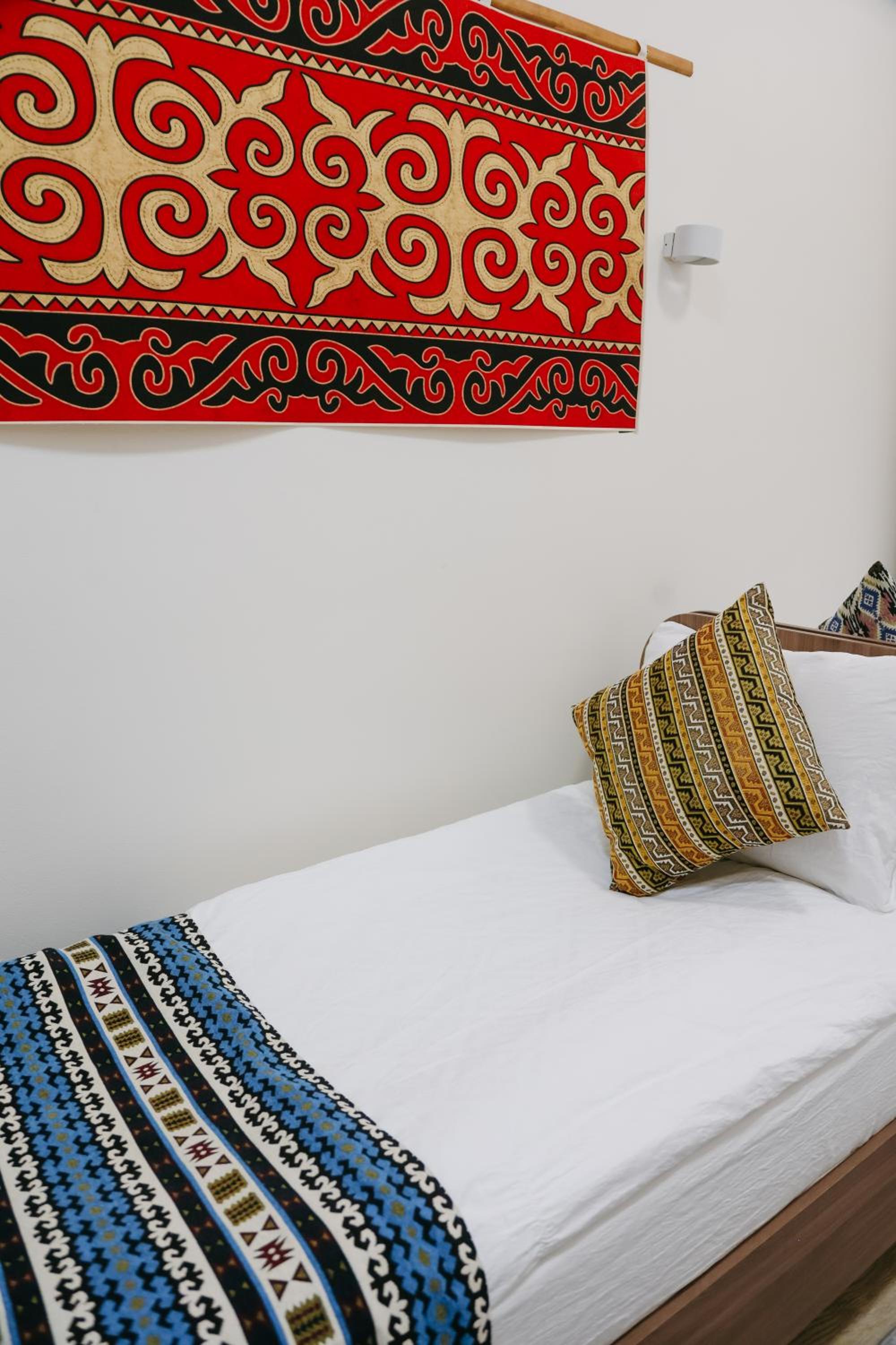 Single Bed in Mixed Dormitory Room