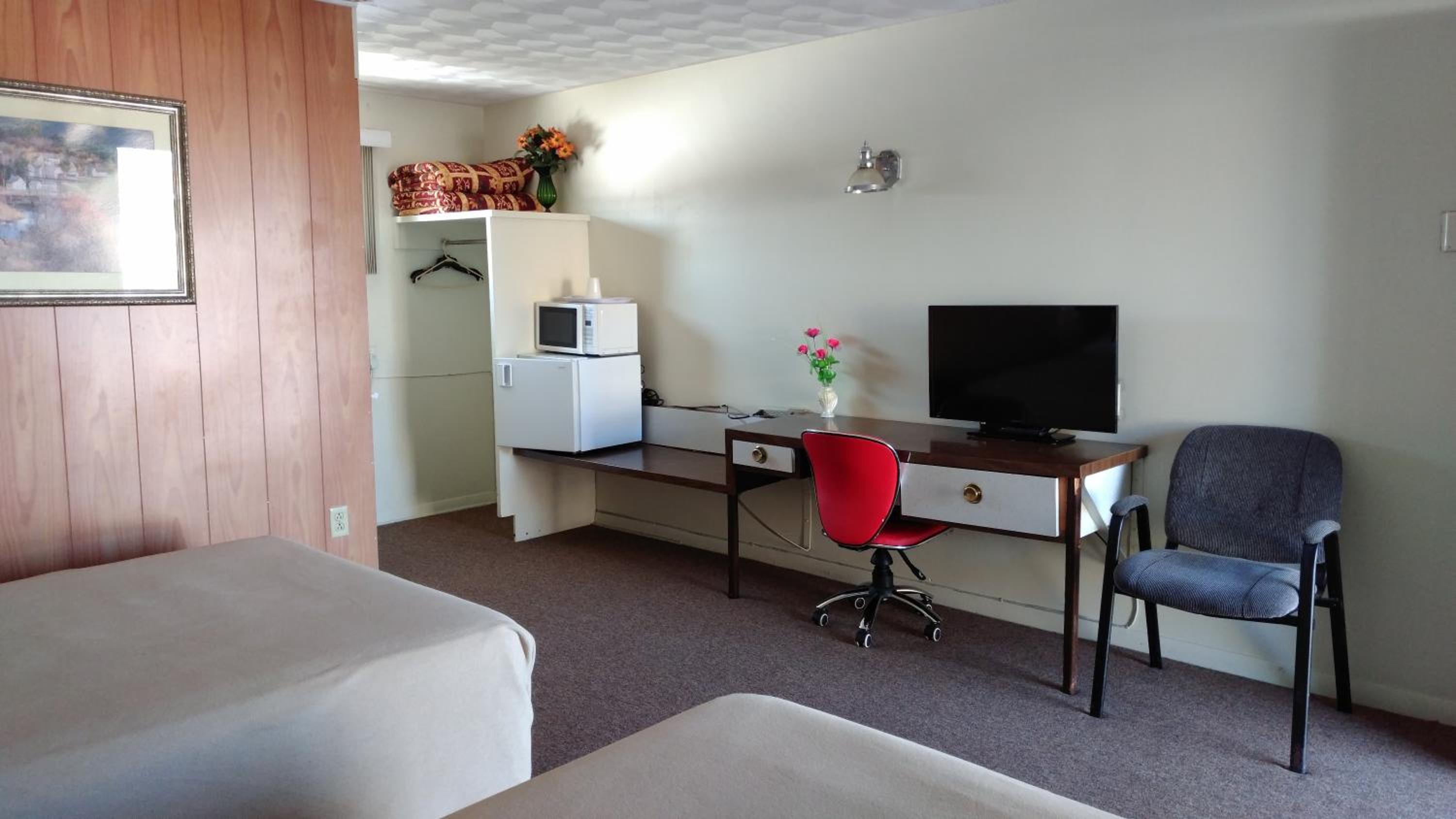 Standard Double Room with Two Double Beds - Non-Smoking - Photo 4
