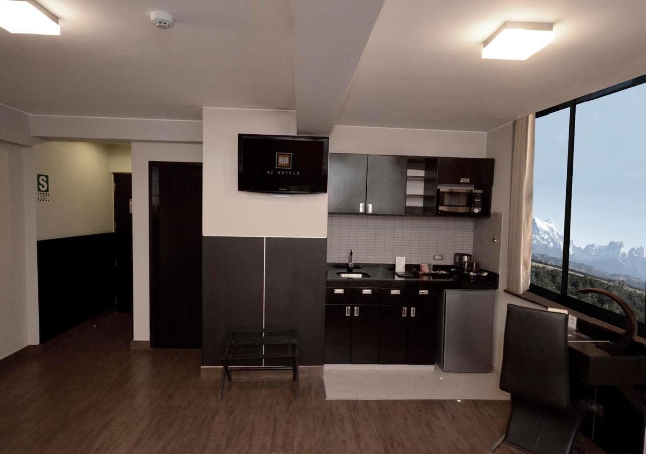 Suite with Two Queen Beds - Photo 4