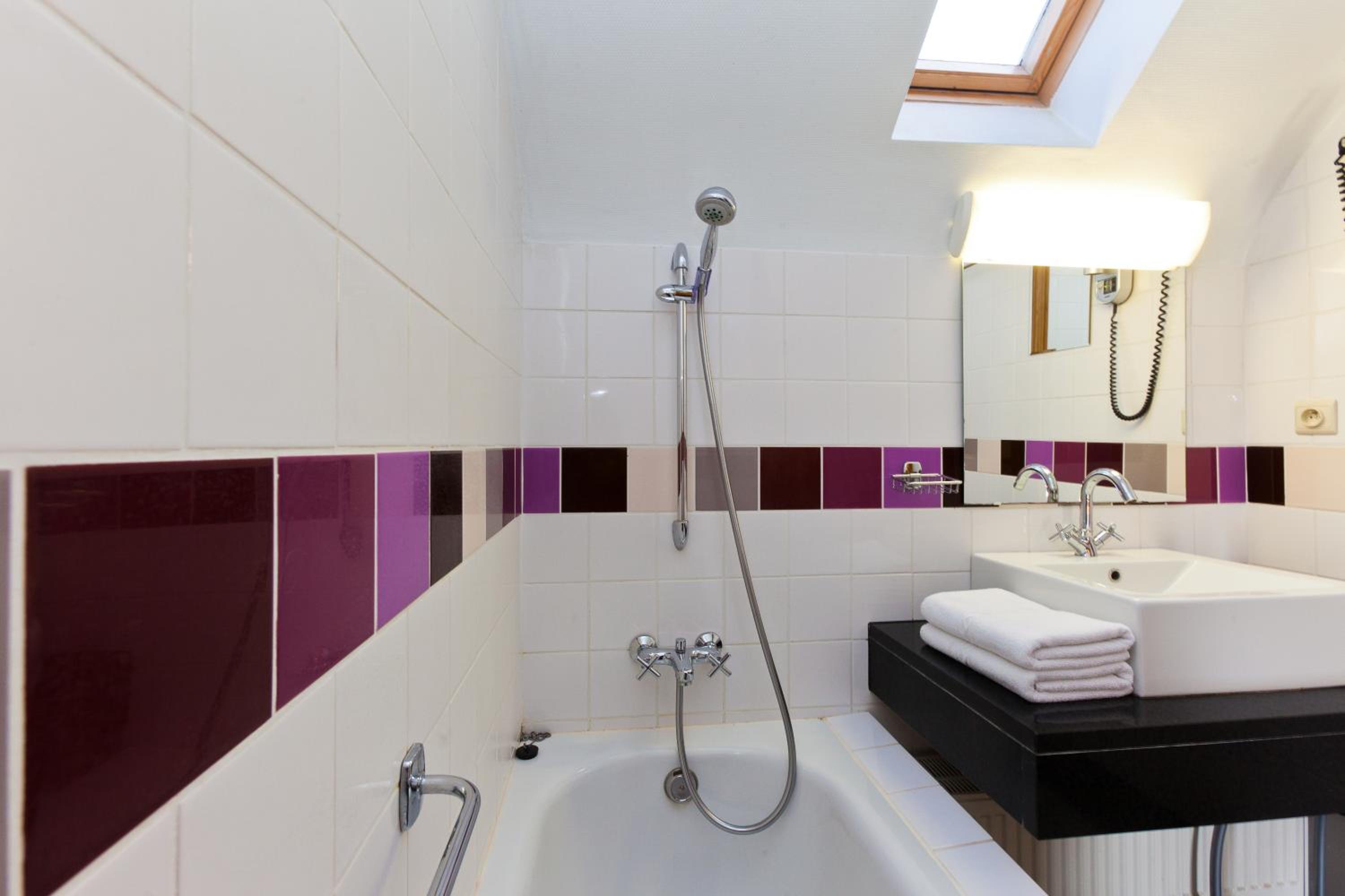 Luxury Suite - Photo 2