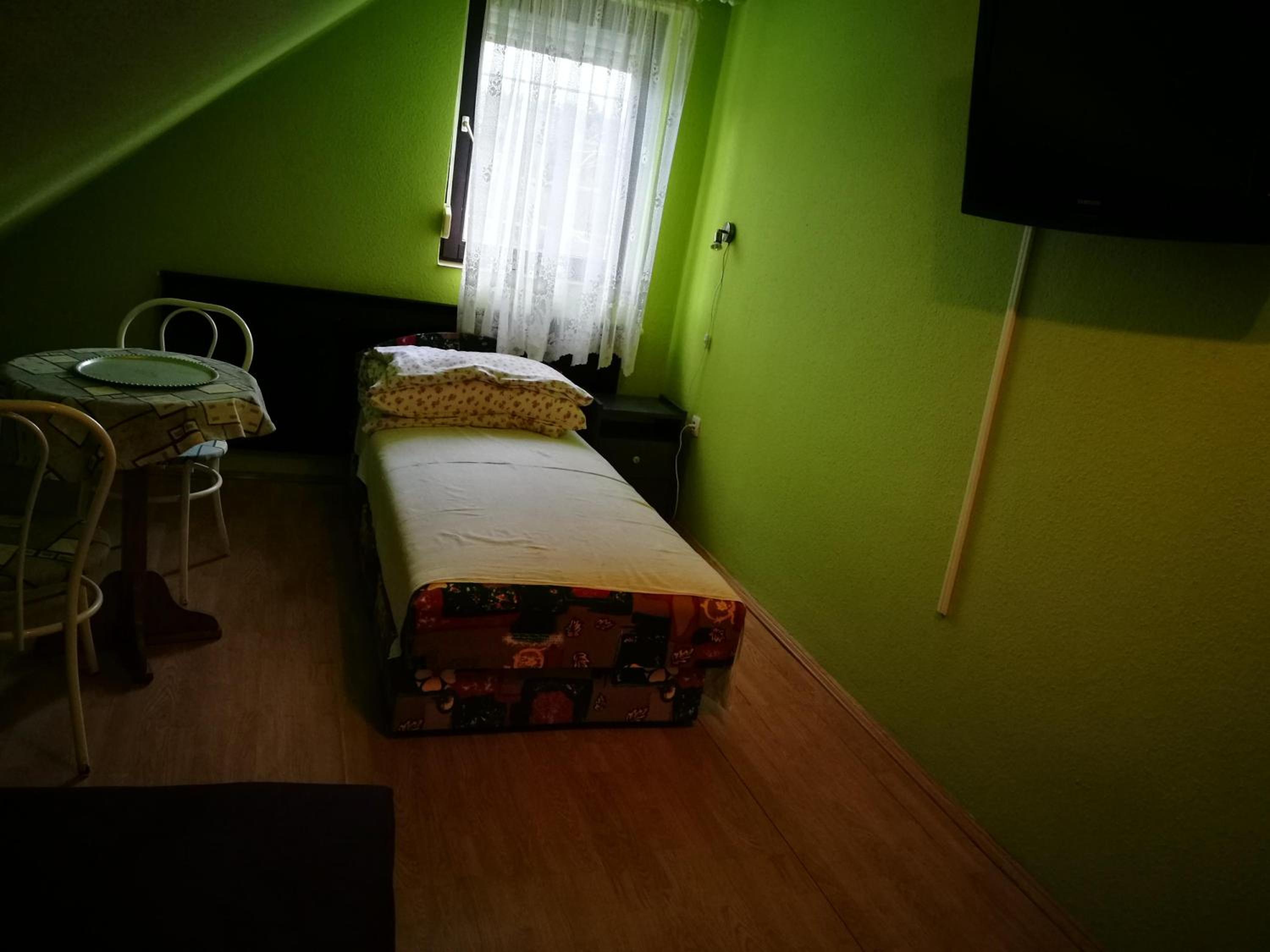 Budget Twin Room - Photo 1