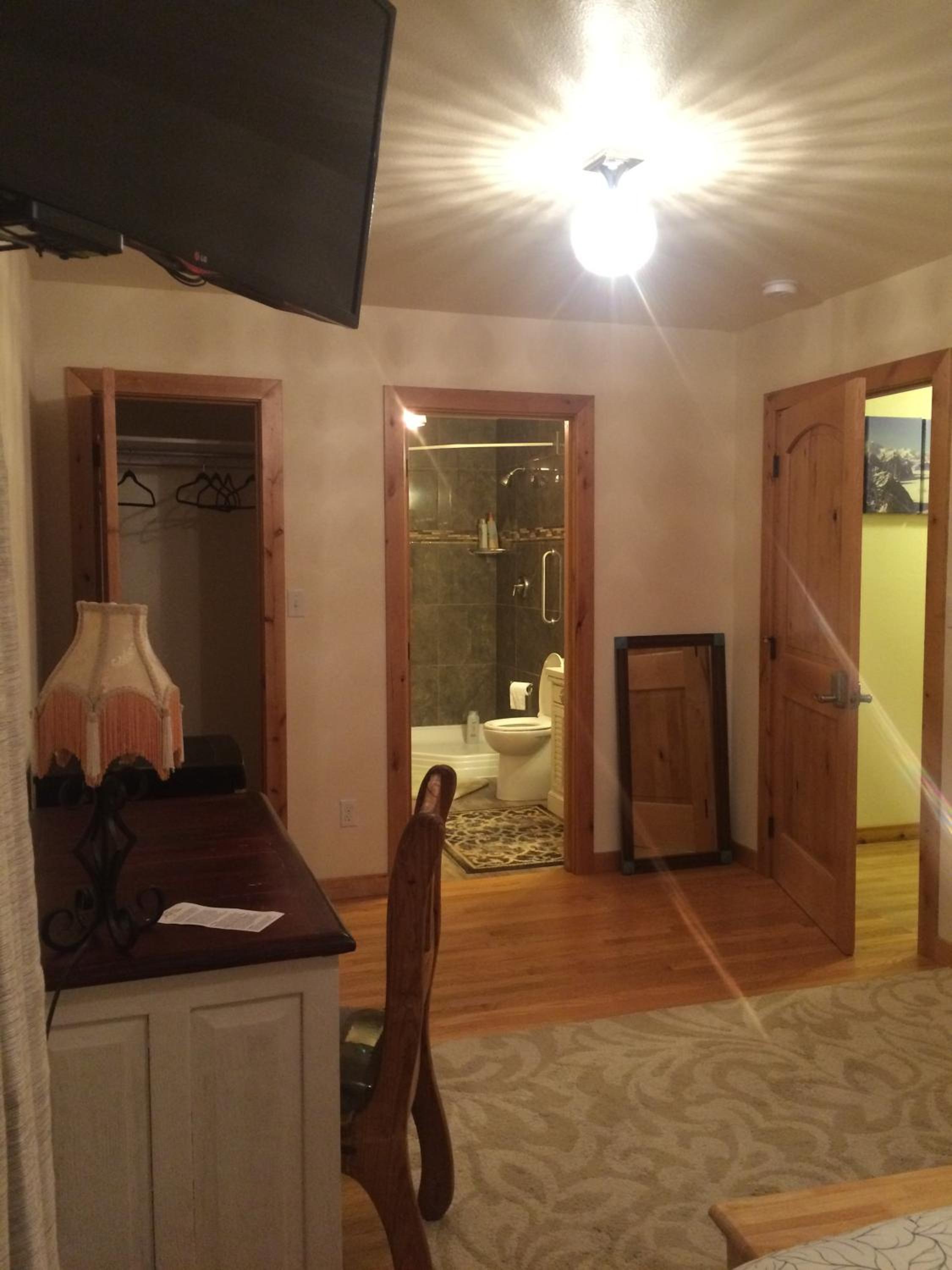 Deluxe Suite with Spa Bath photo 3