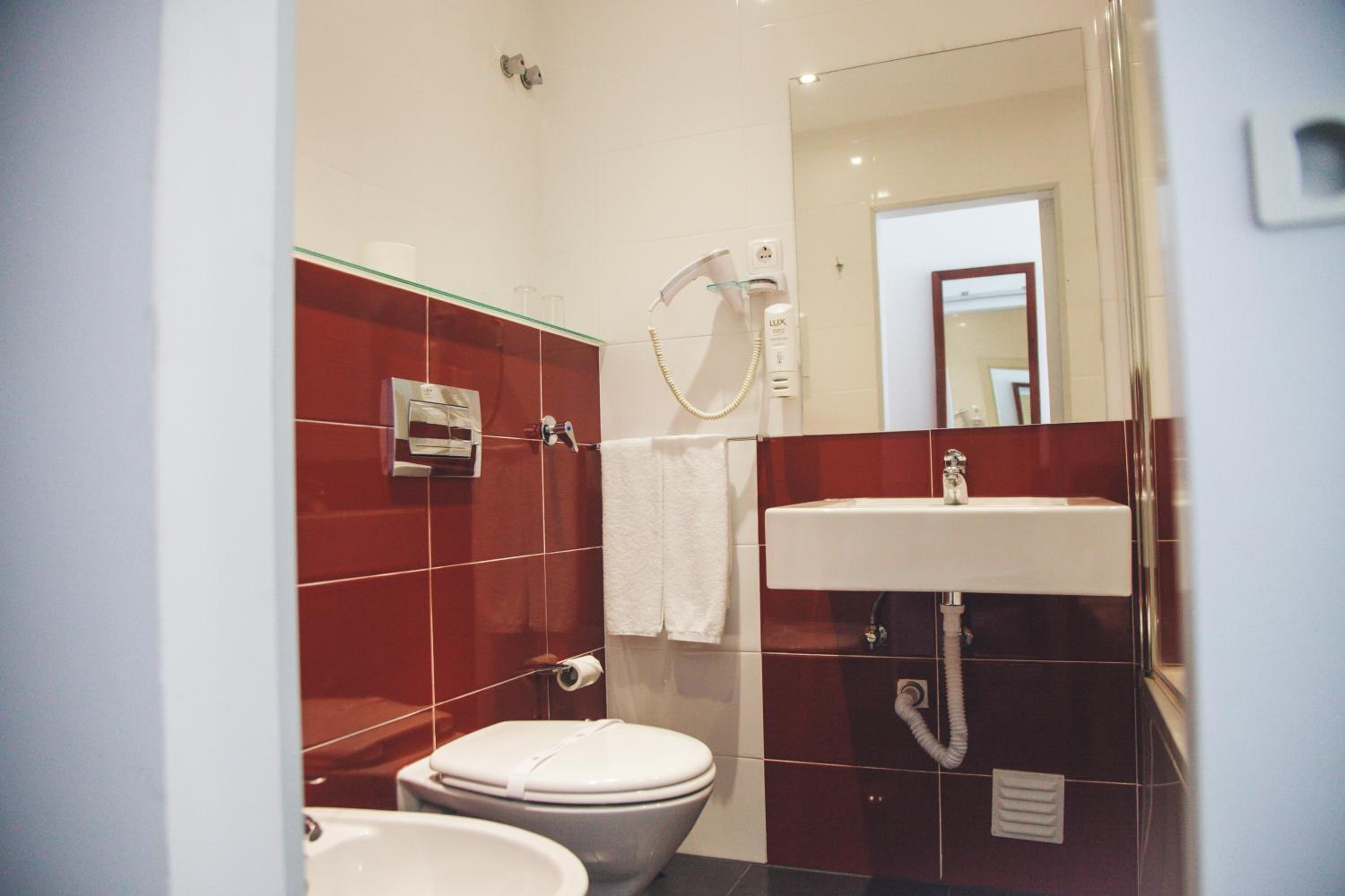 Double or Twin Room - Photo 3