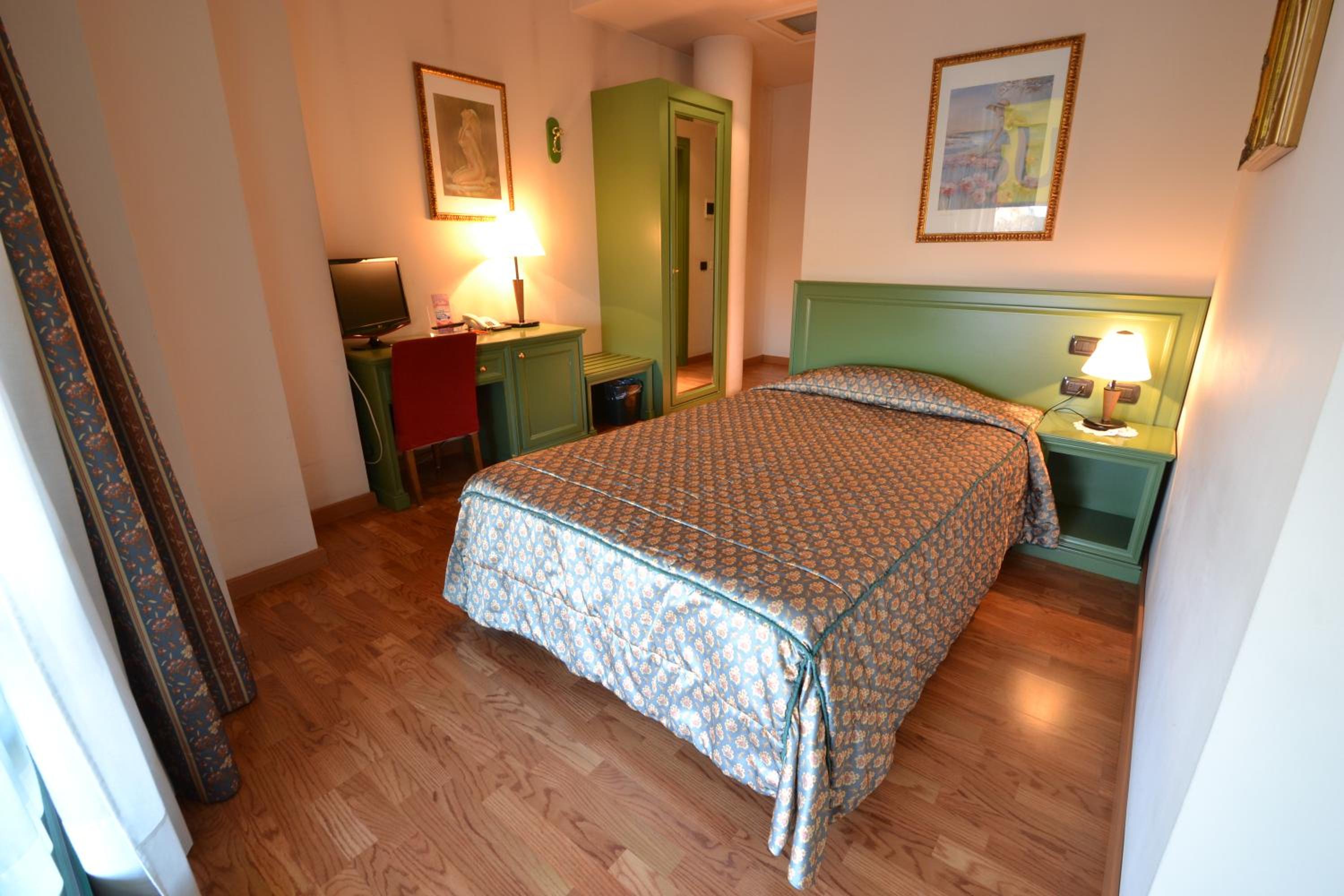 Single Room photo 3