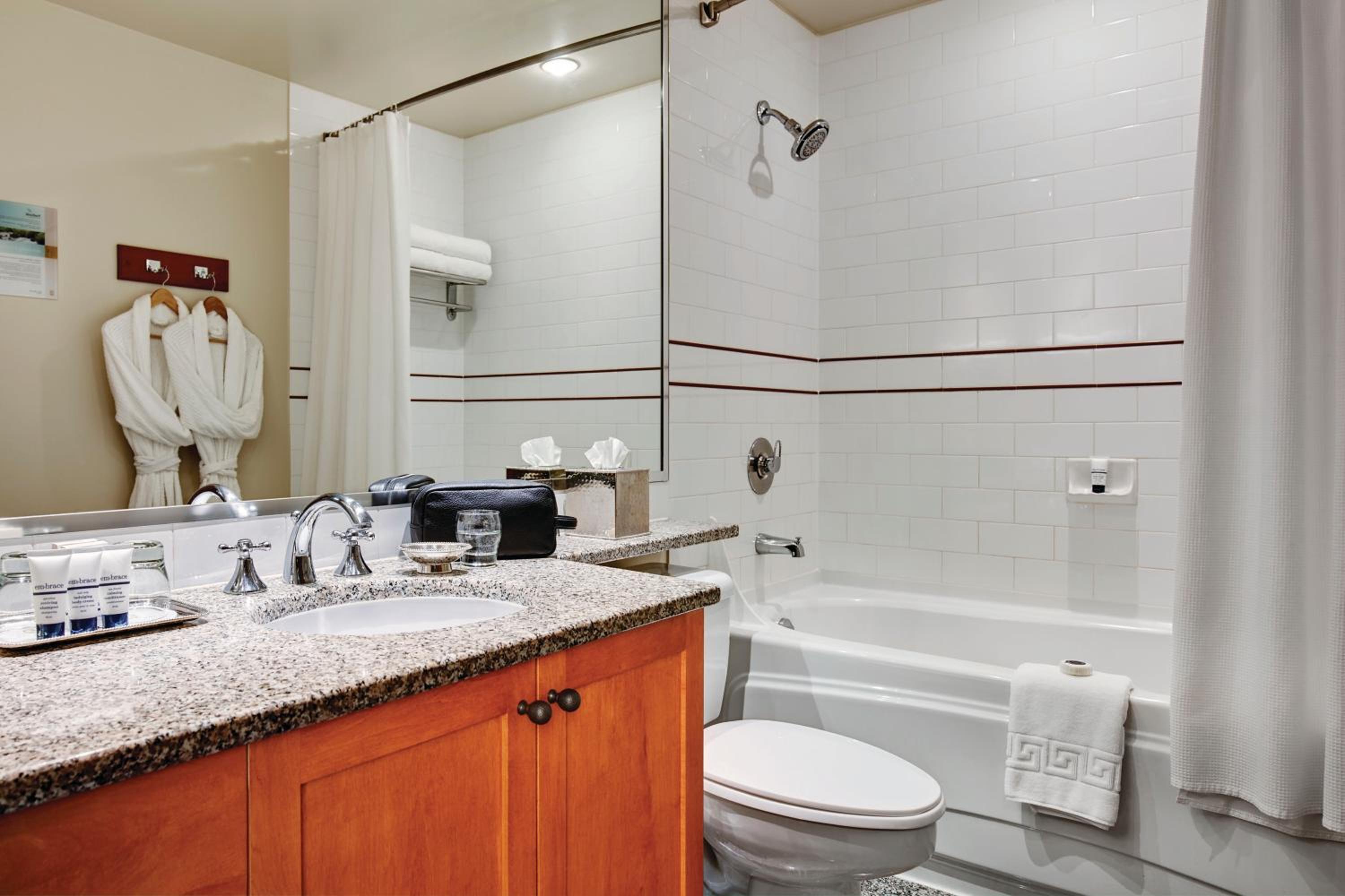 Studio Lower Floor Suite - Photo 3