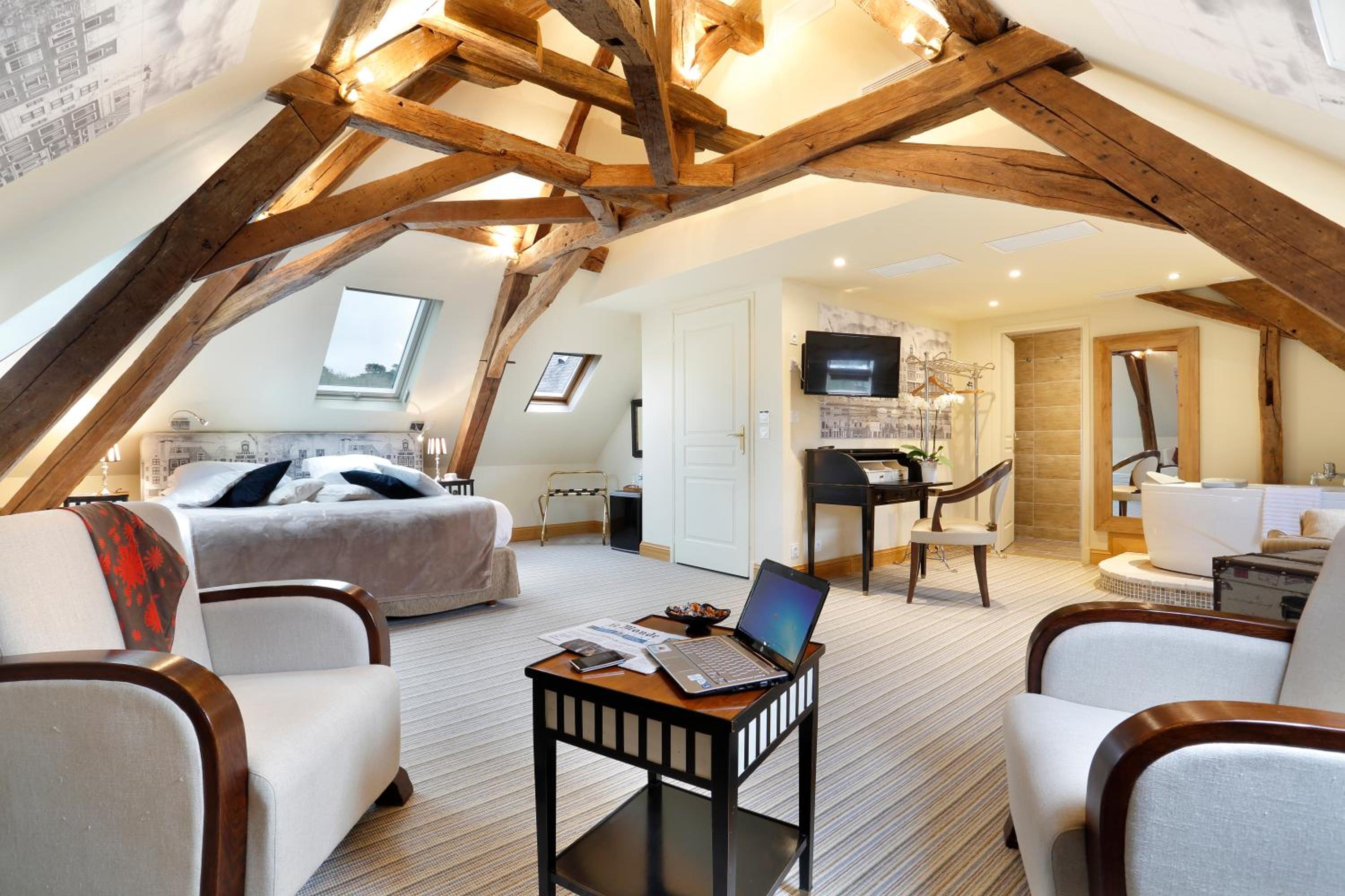Double Room Signature