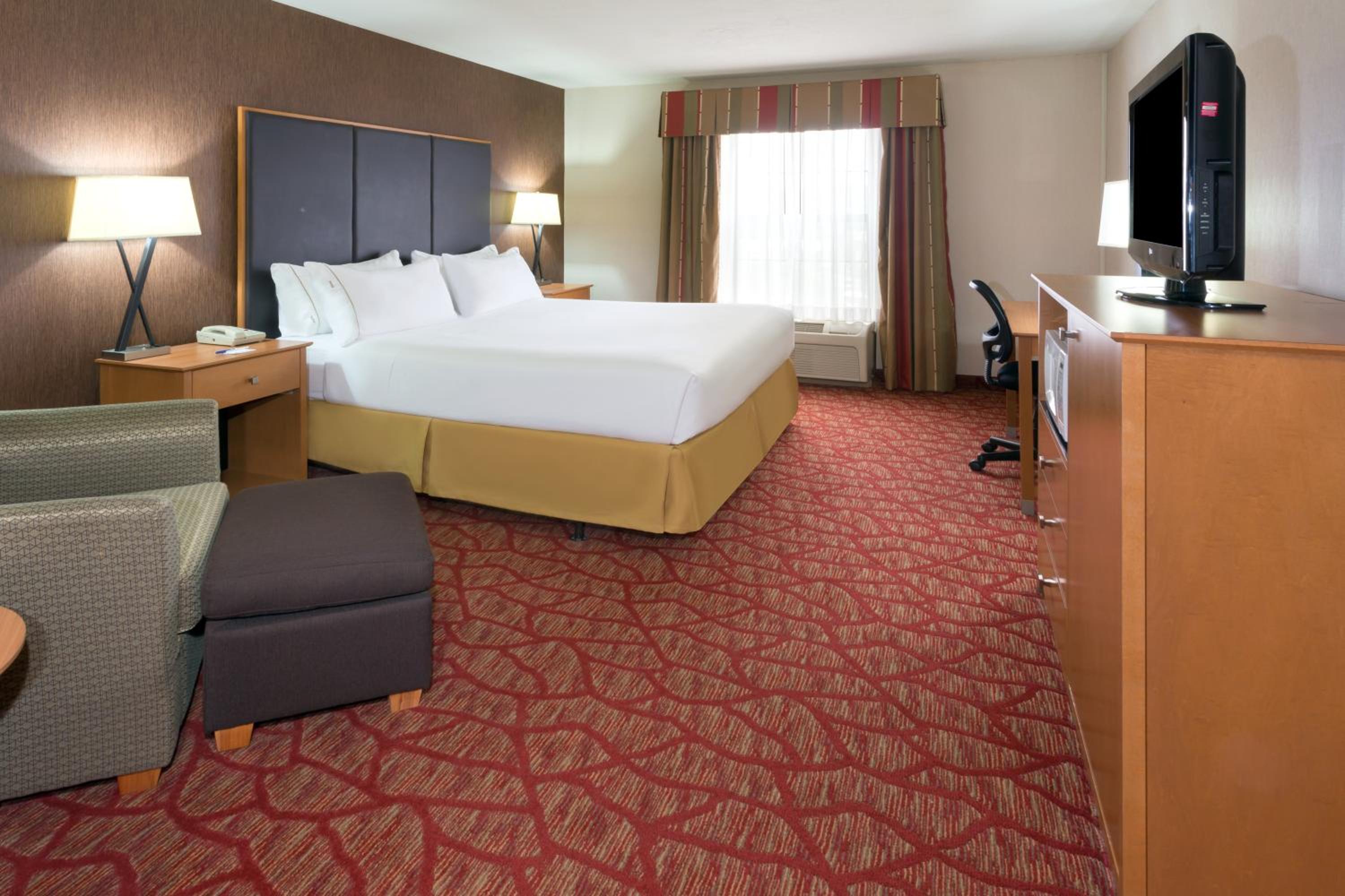 Standard King Room - Photo 3