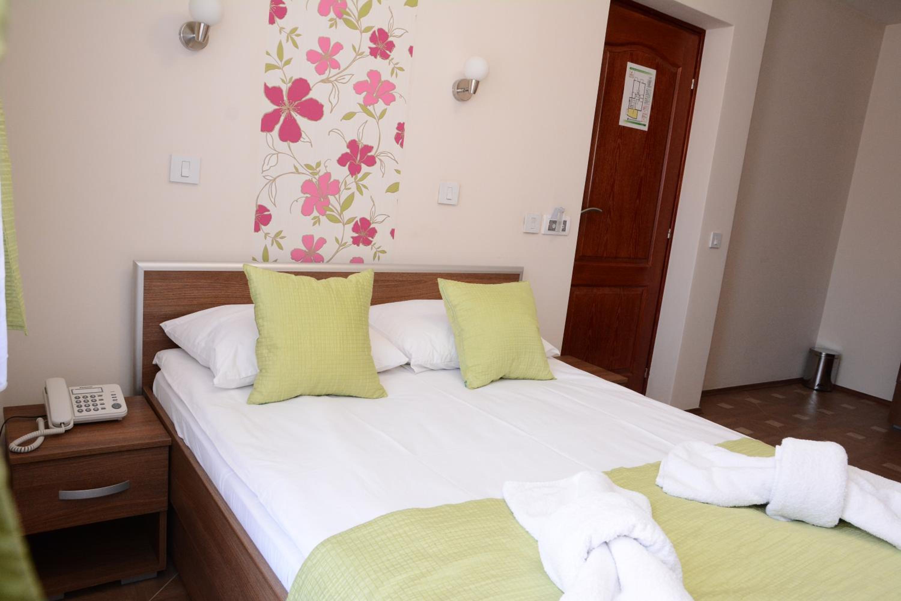 Double Room - Photo 4