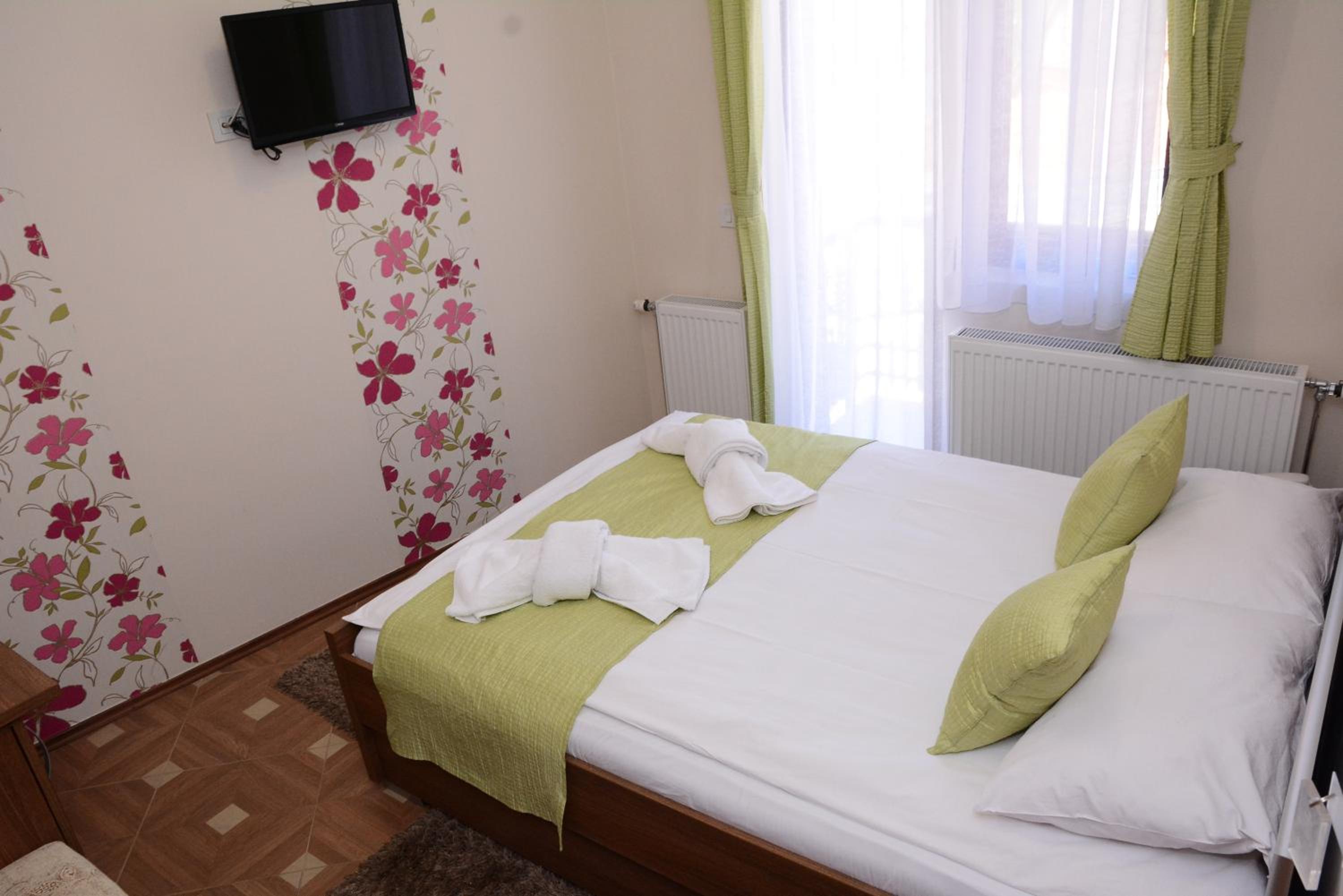 Double Room - Photo 6