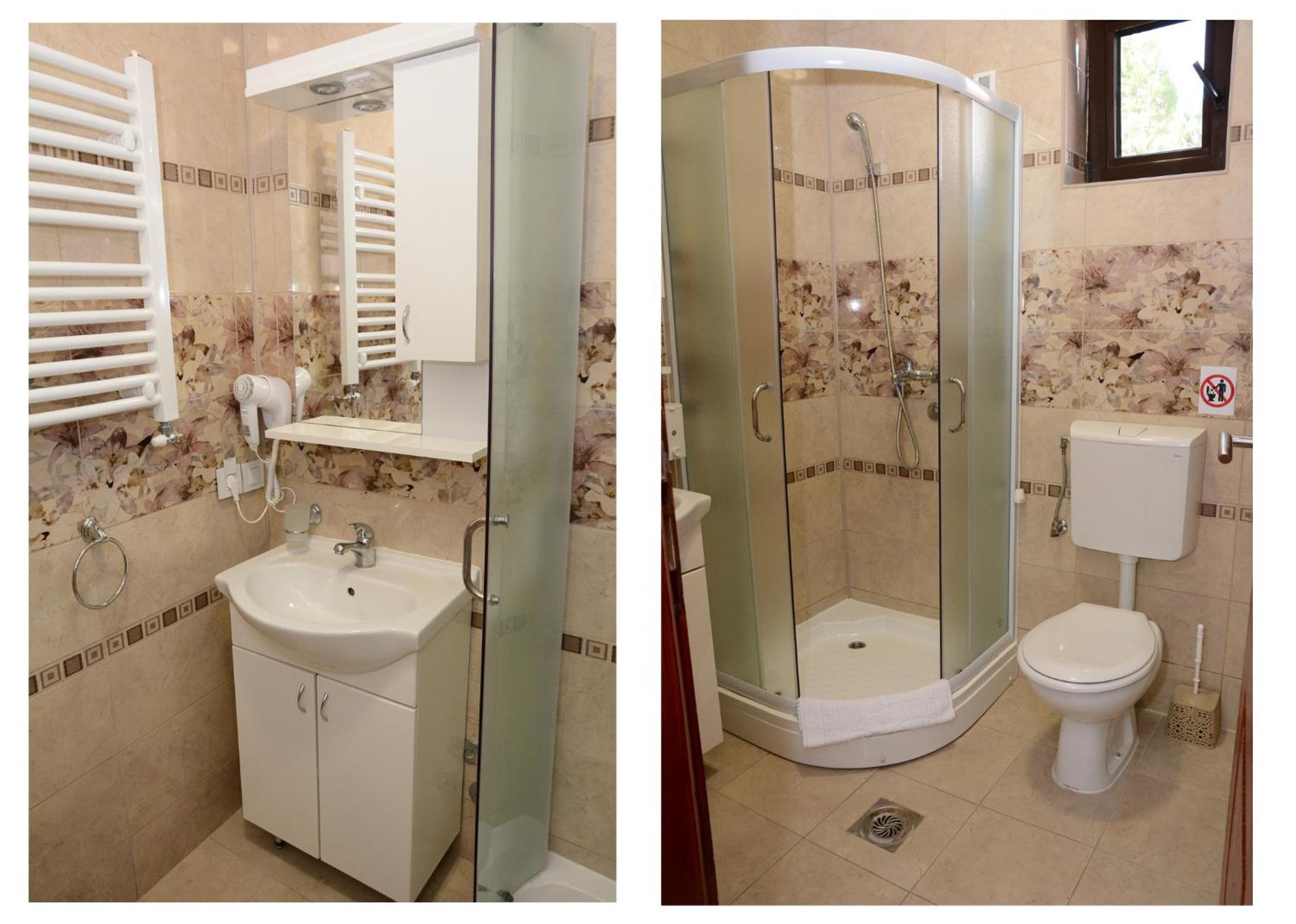 Double or Twin Room with Private Bathroom - Photo 16