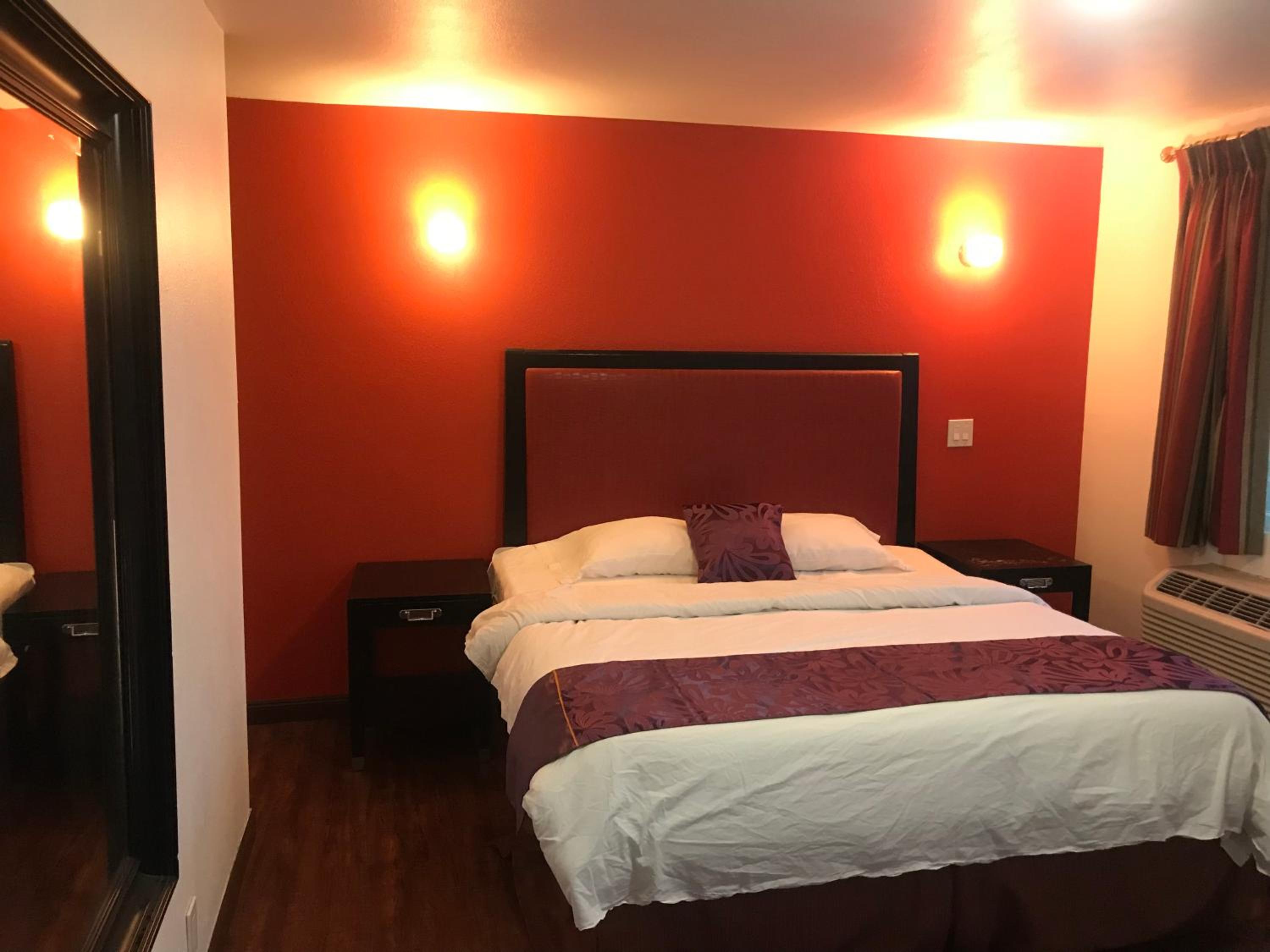 Deluxe King Room photo 3