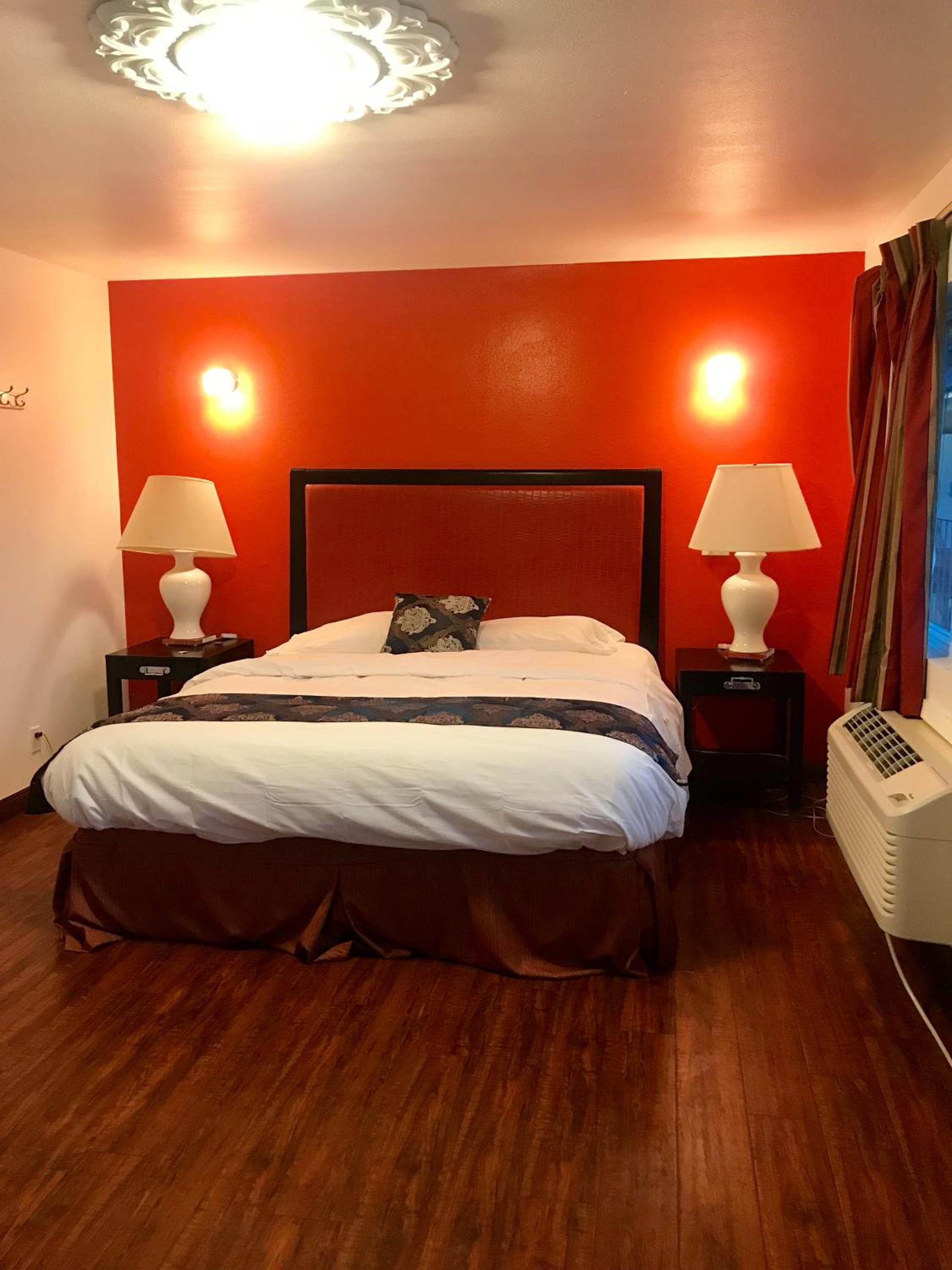 Deluxe King Room photo 2