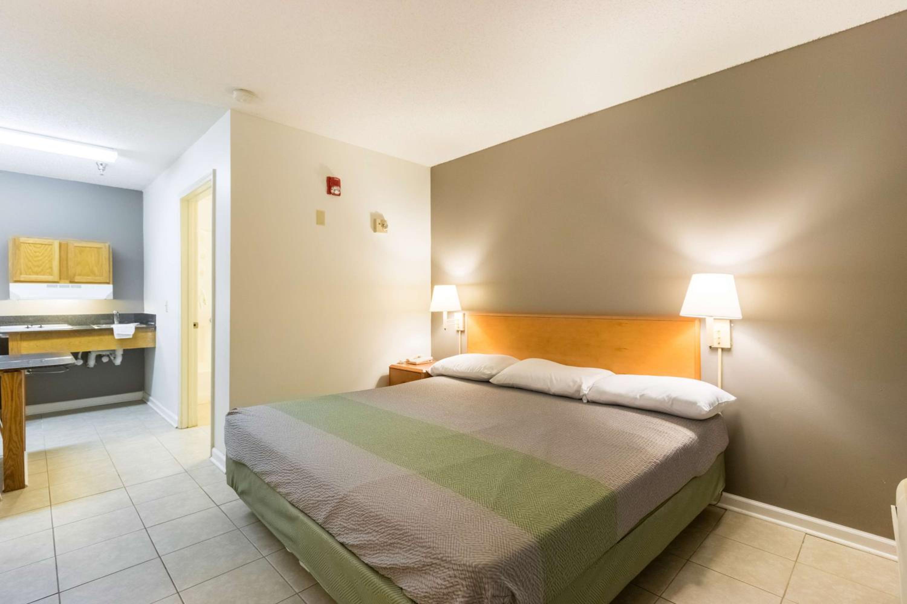 King Room - Disability Access - Non-Smoking photo 2