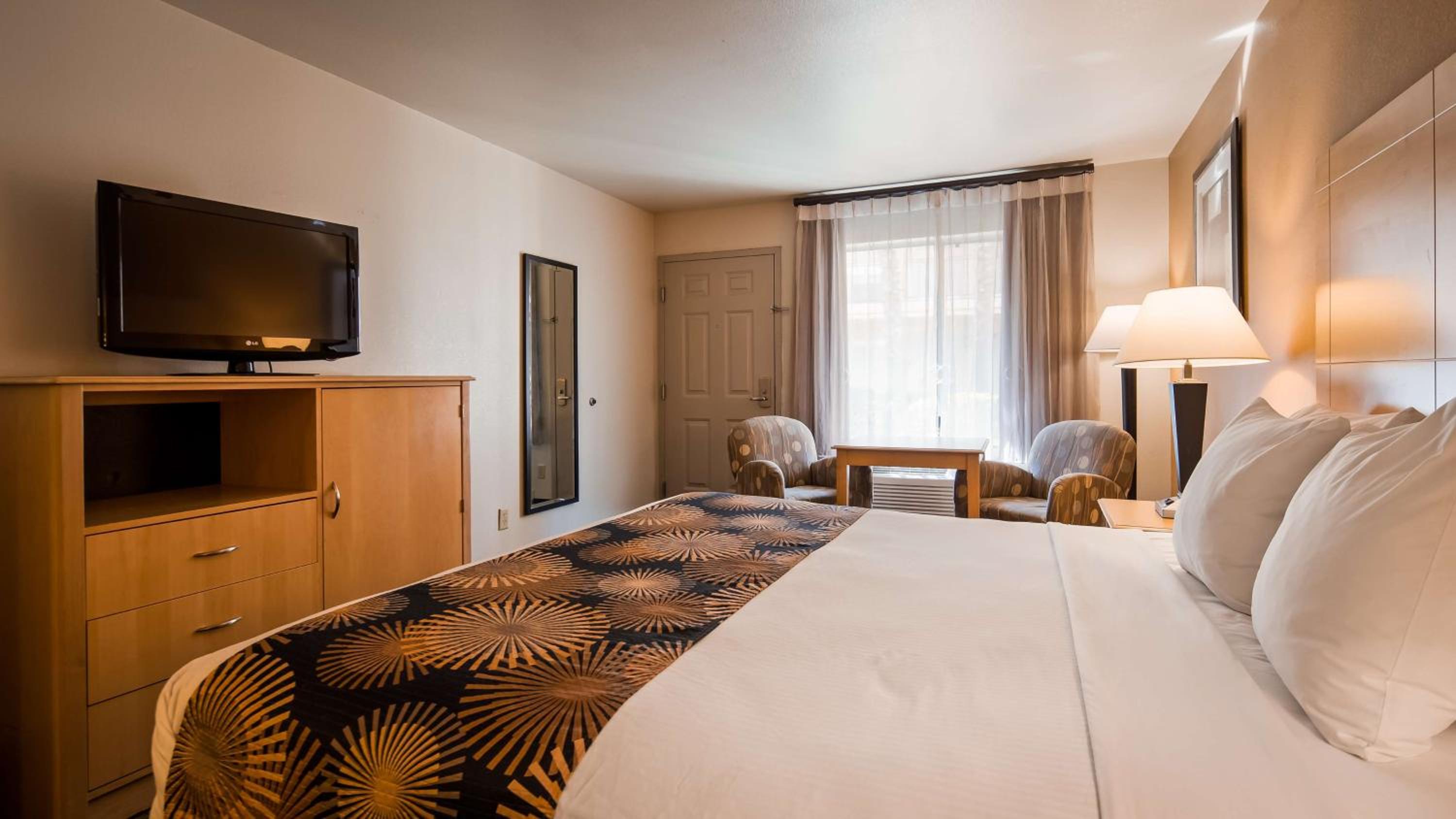 King Room with Roll-in Shower - Disability Access/Non-Smoking - Photo 1