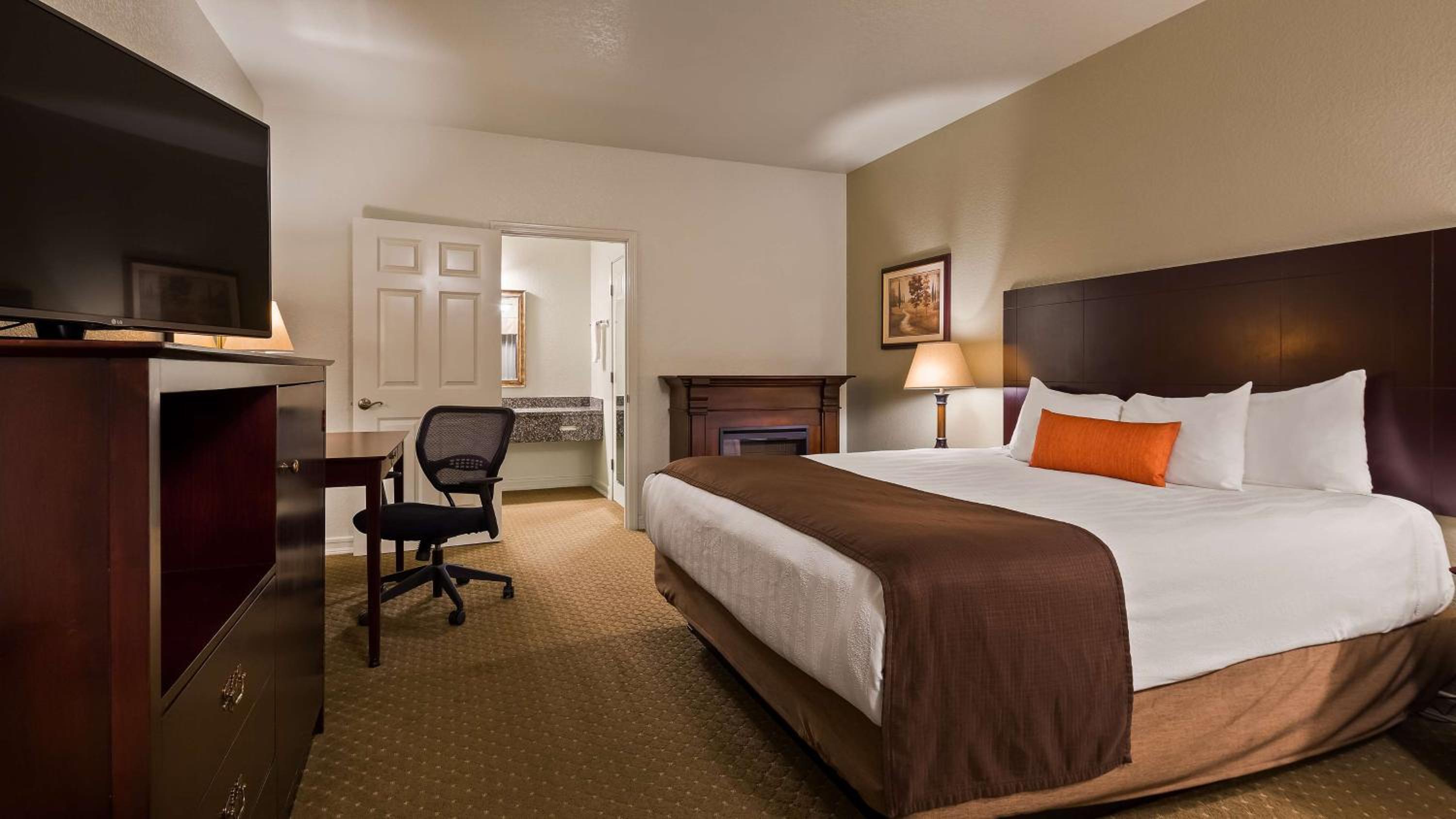 King Room with Balcony and Bay View - Disability Access/Non-Smoking photo 1