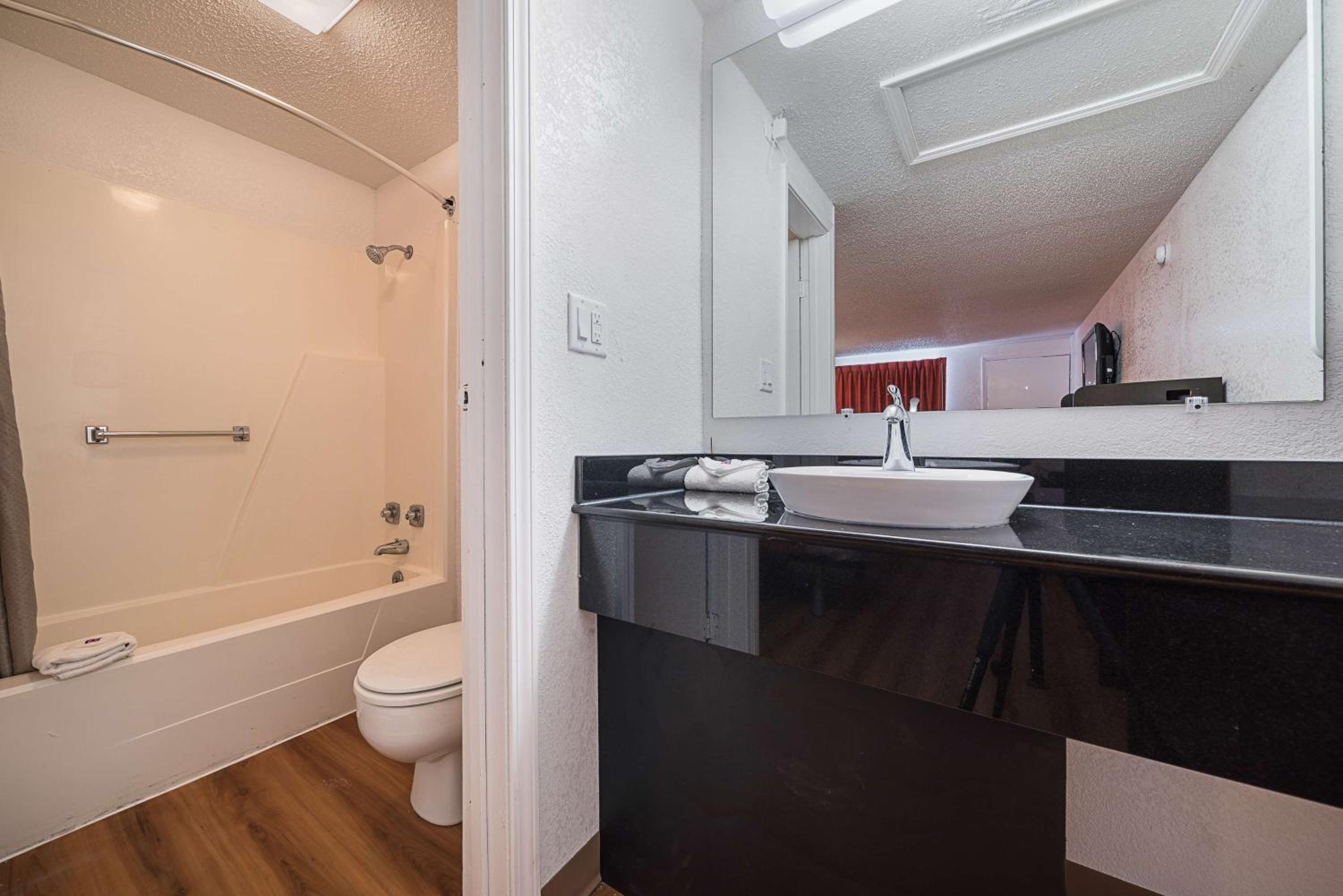 Deluxe Queen Room with Two Queen Beds - Non-Smoking