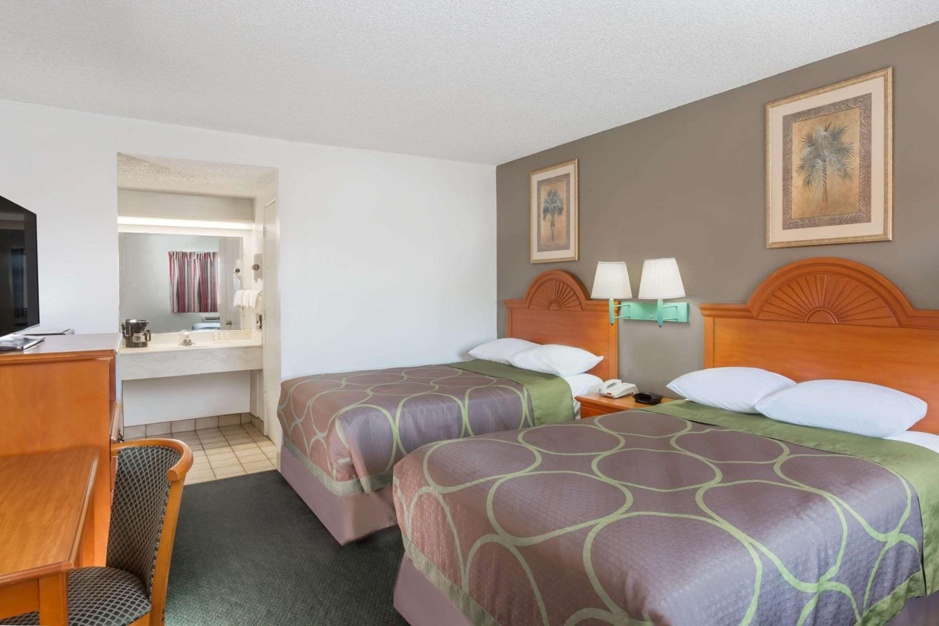 Double Room with Two Double Beds - Non-Smoking - Photo 2