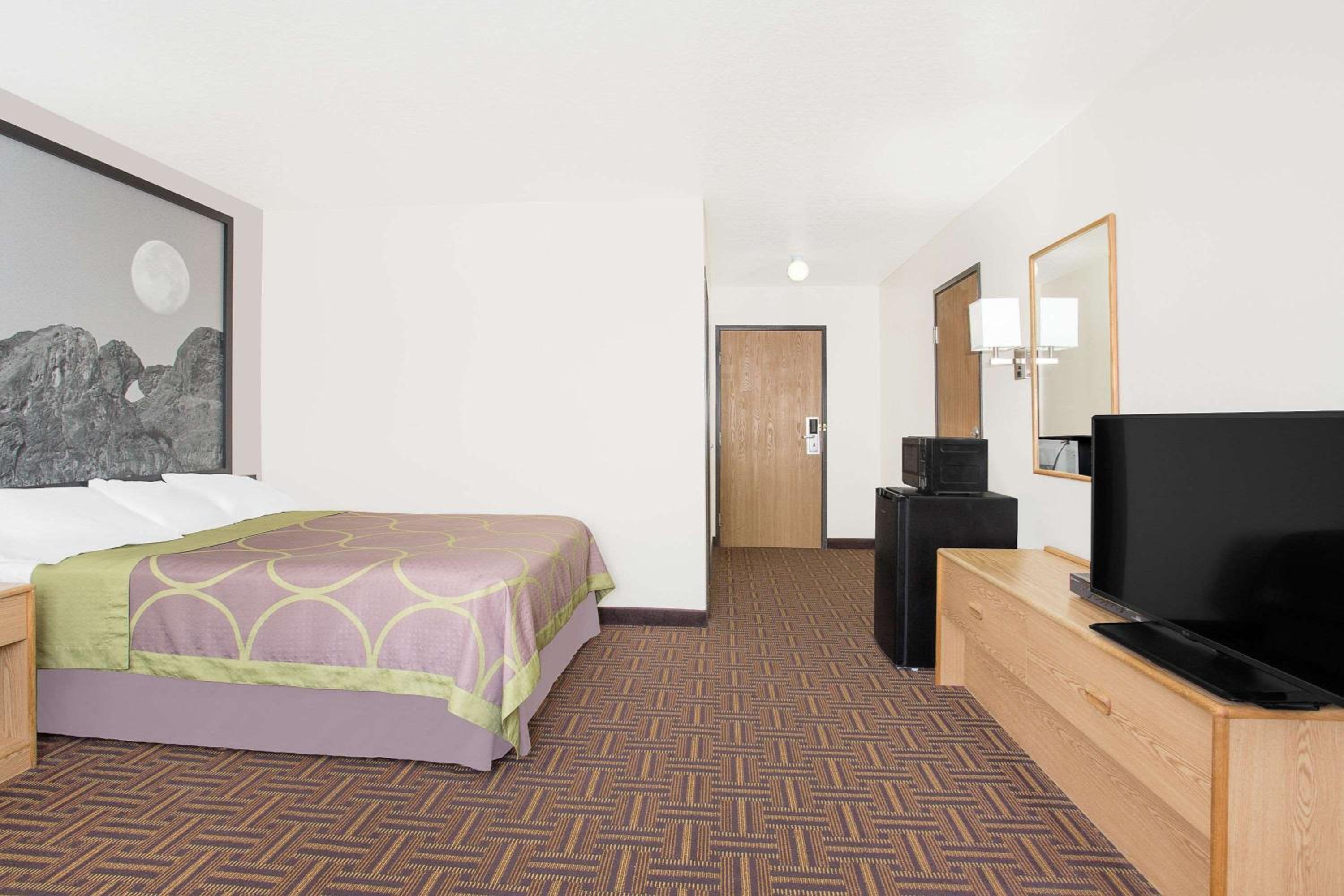 Queen Room - Mobility Access/Non-Smoking - Photo 3