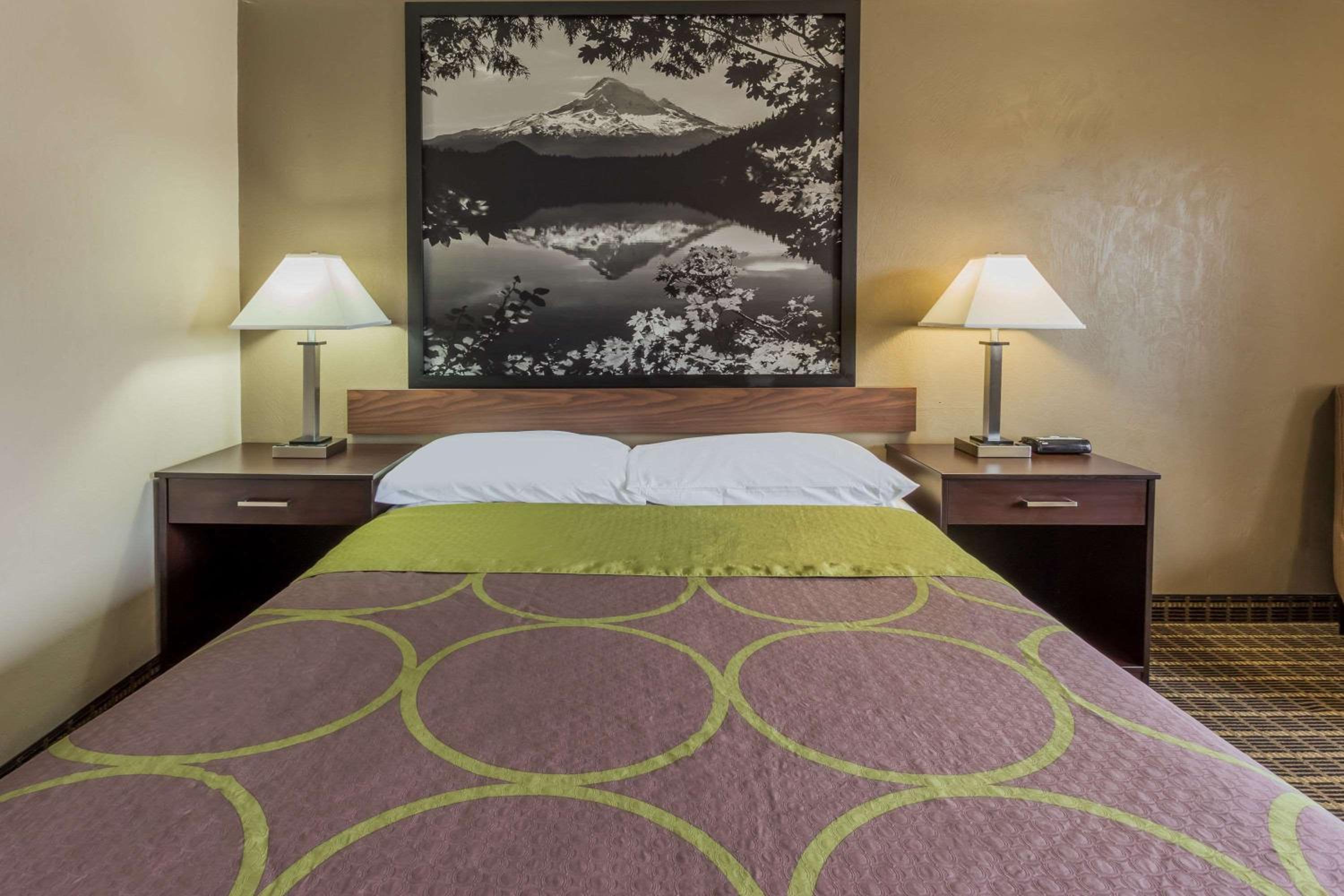 Queen Room with City View - Non-Smoking - Photo 2