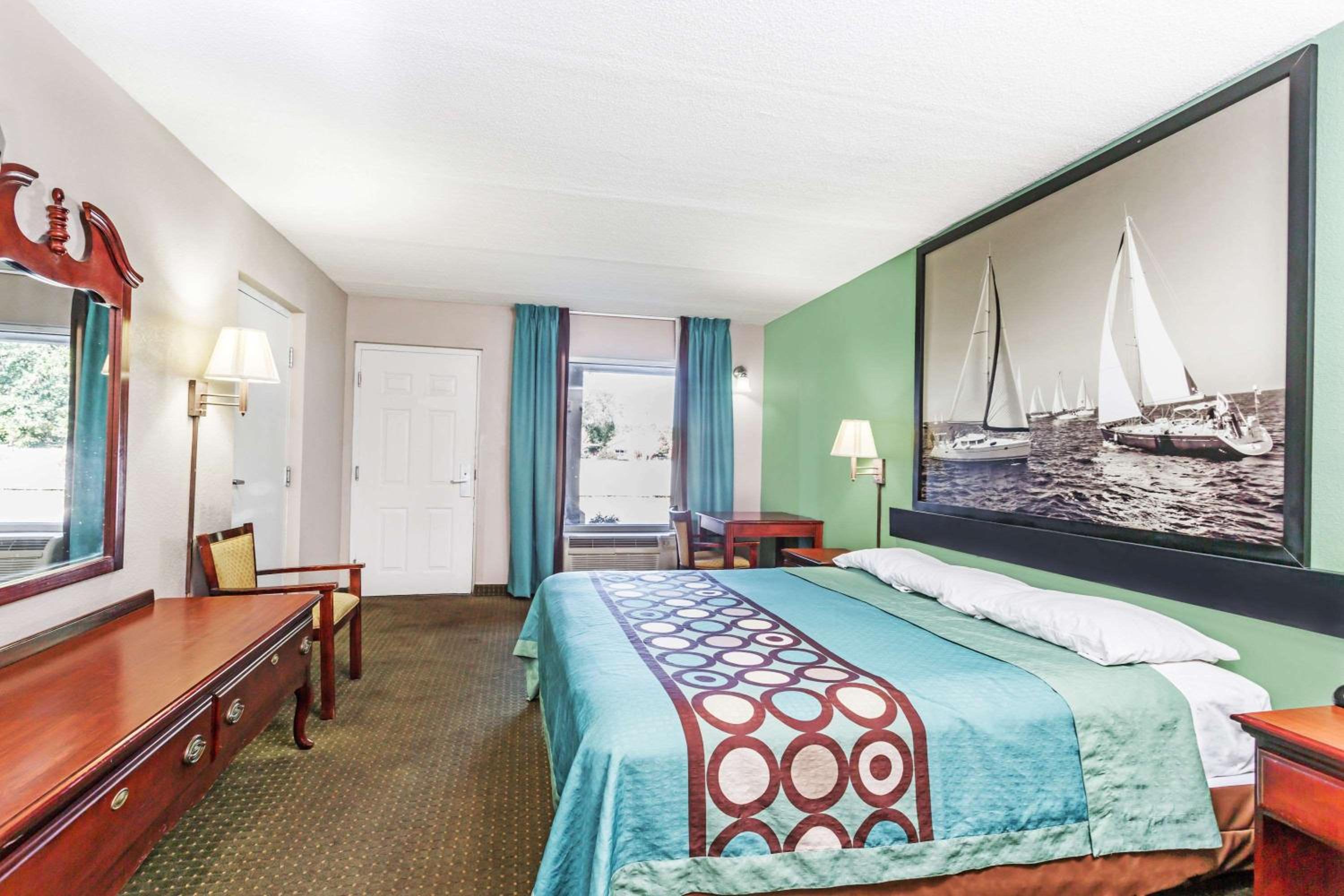 King Room - Non-Smoking - Photo 3