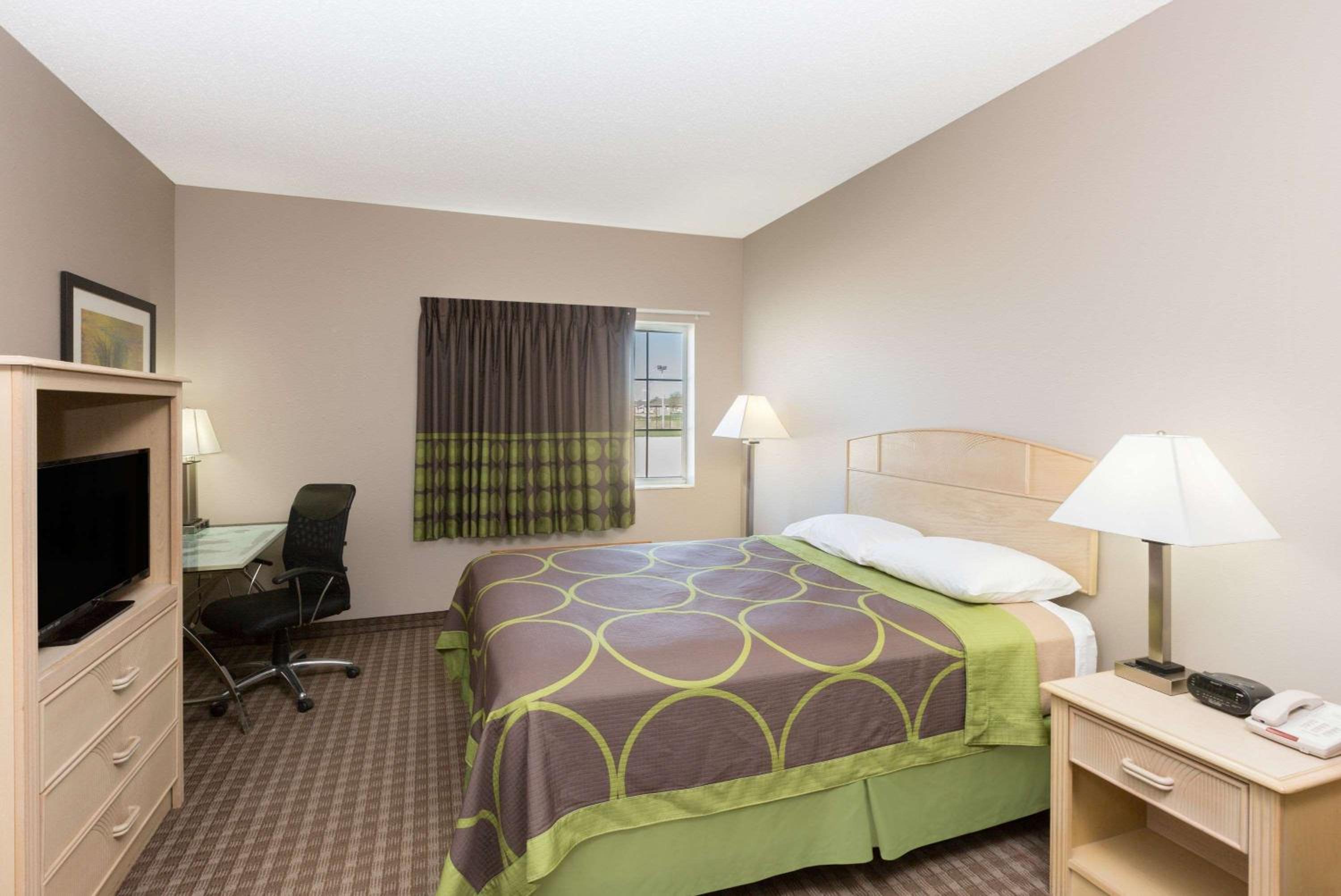 King Room - Non-Smoking - Photo 3