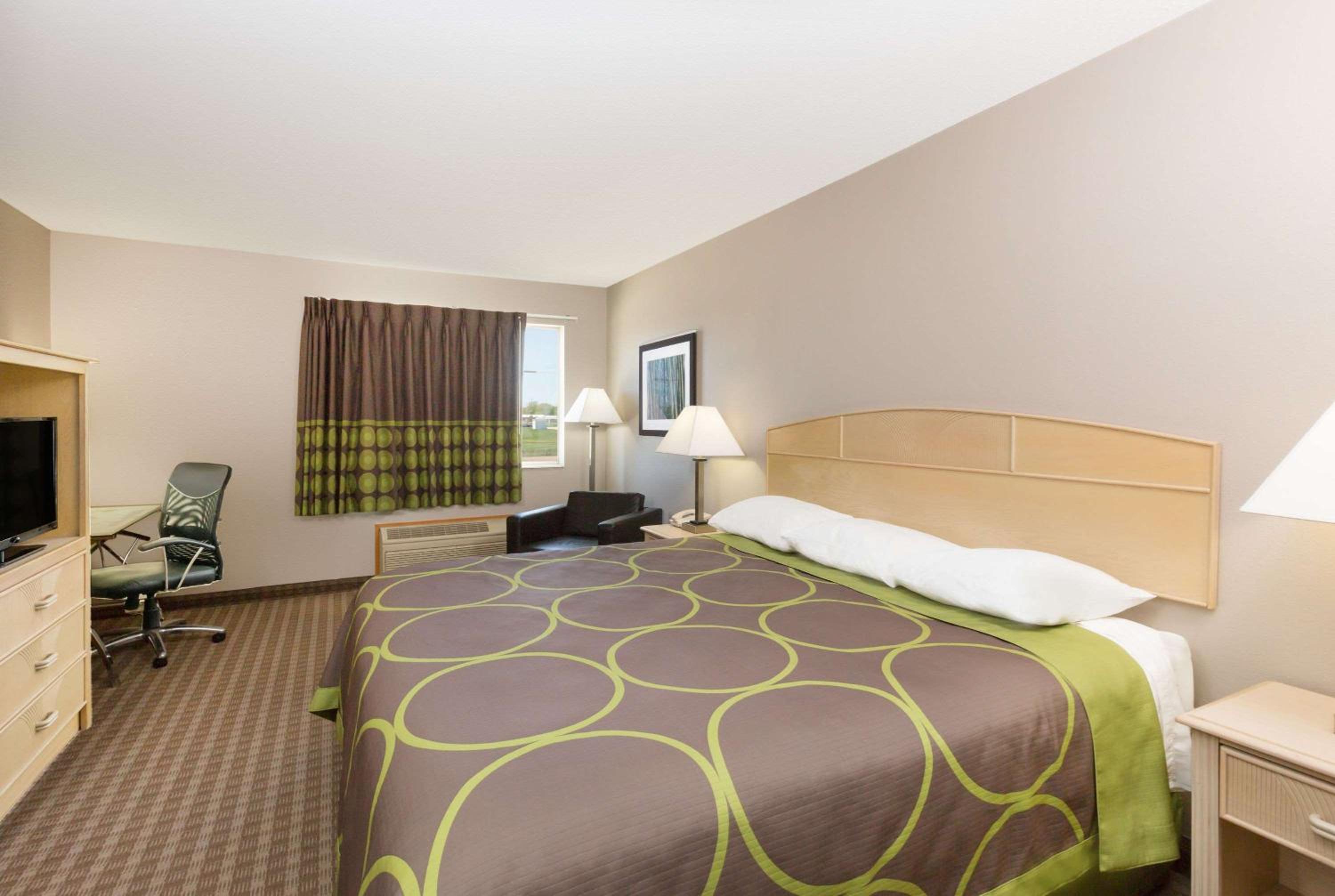 King Room - Non-Smoking - Photo 1