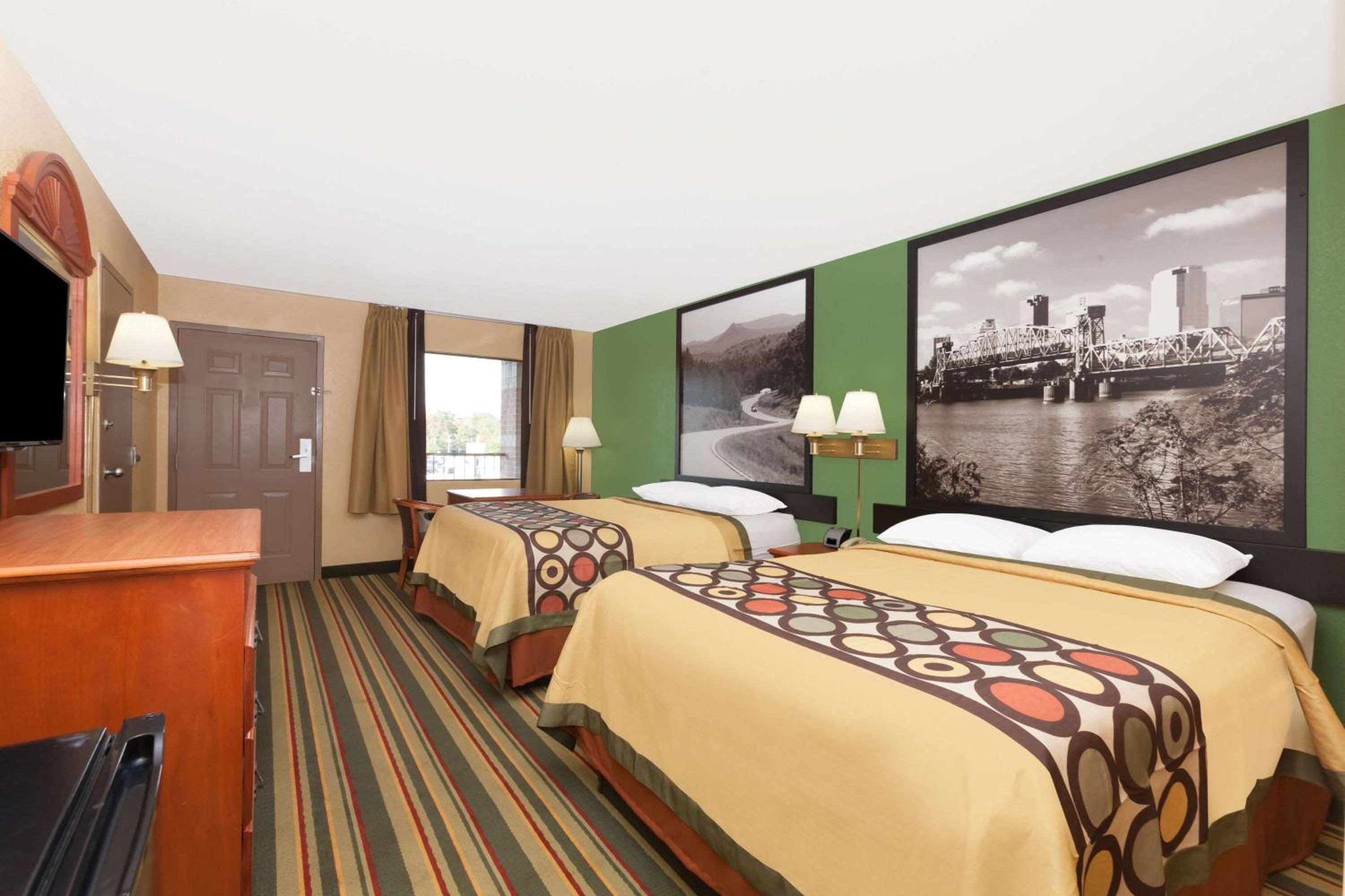 Double Room with Two Double Beds - Smoking - Photo 1